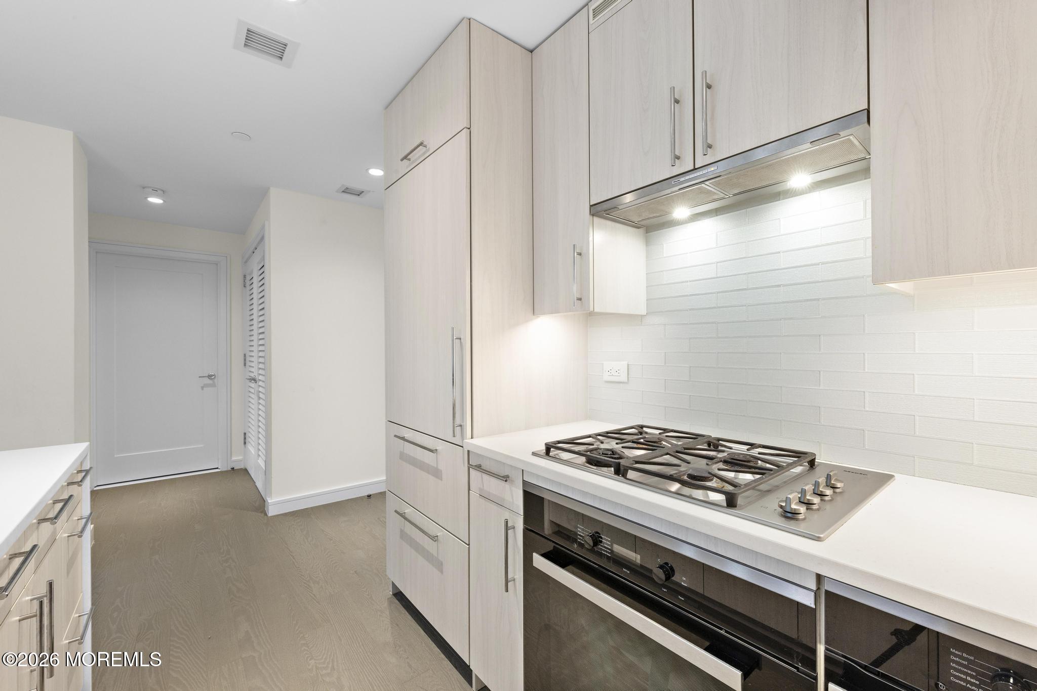 15 Morris Avenue 408