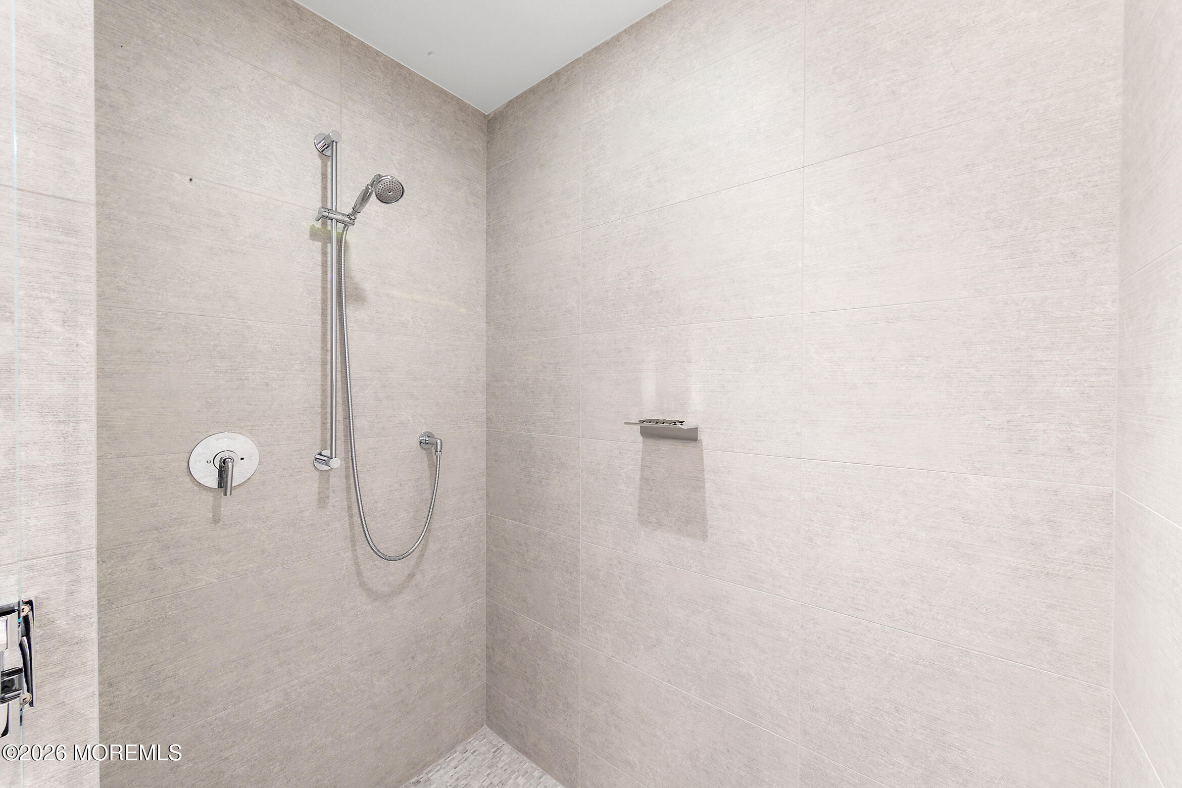 15 Morris Avenue 521