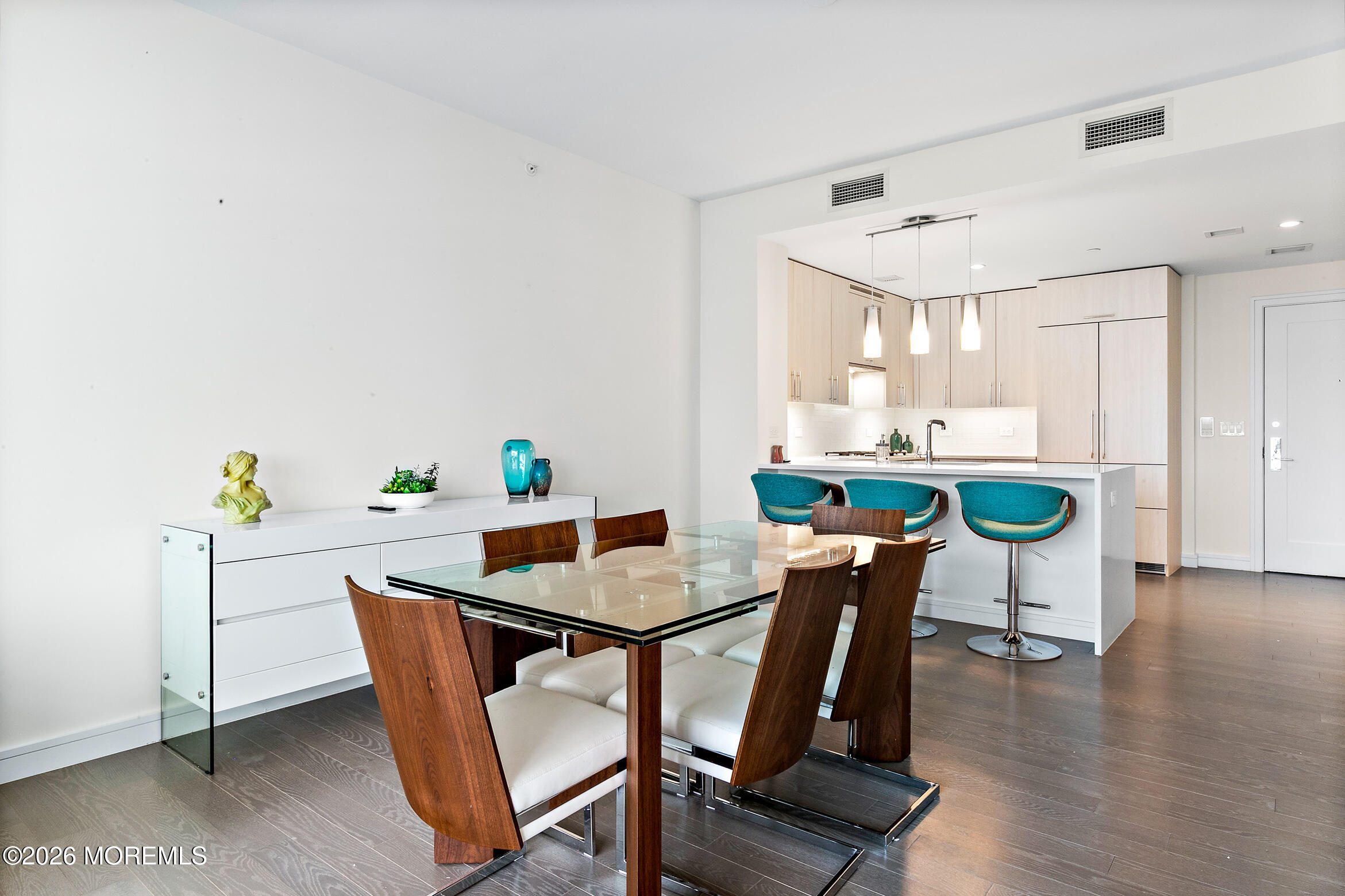 15 Morris Avenue 521