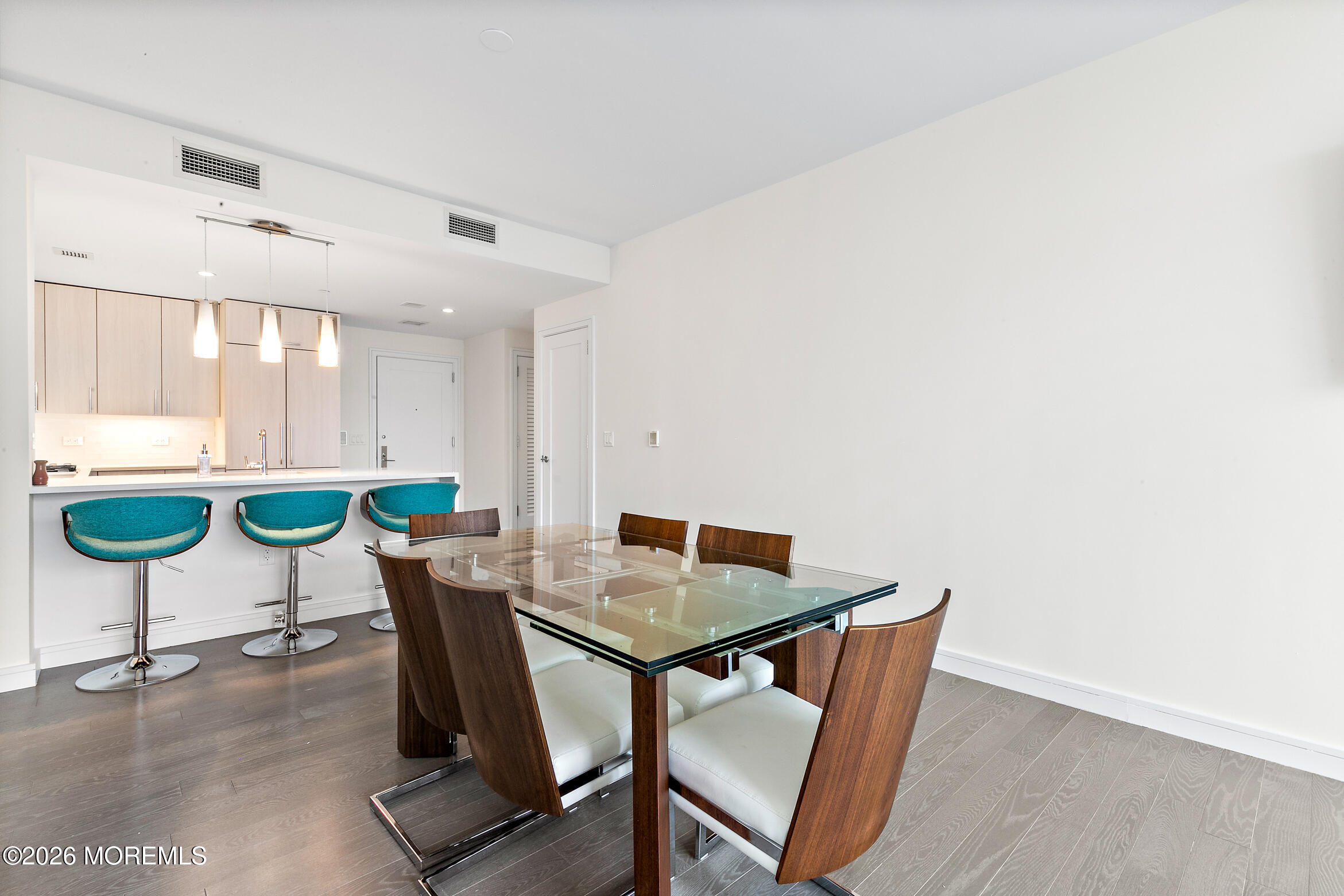 15 Morris Avenue 521