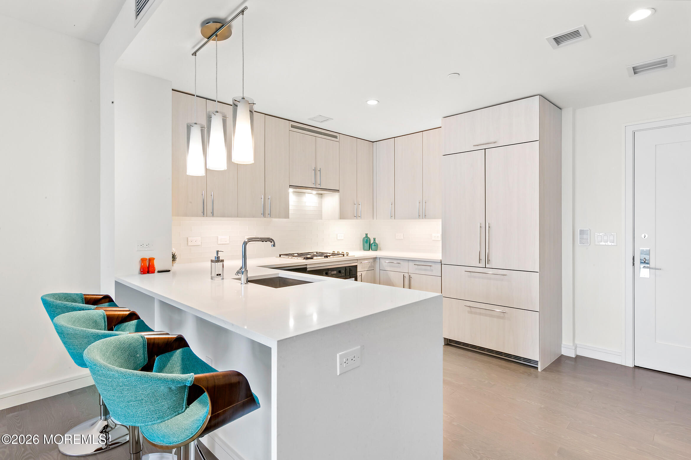 15 Morris Avenue 521