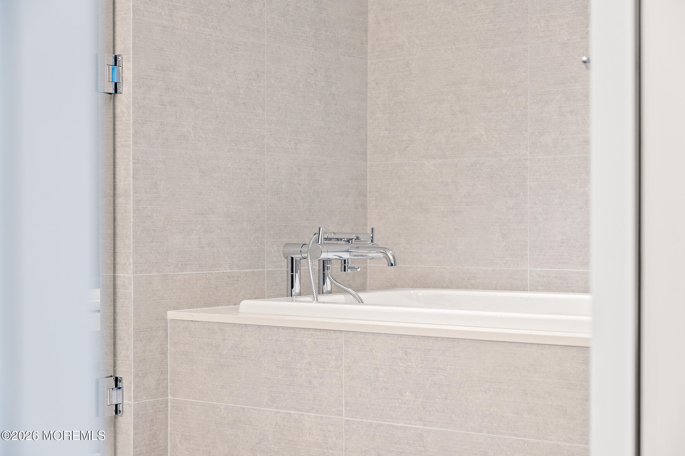 15 Morris Avenue 521