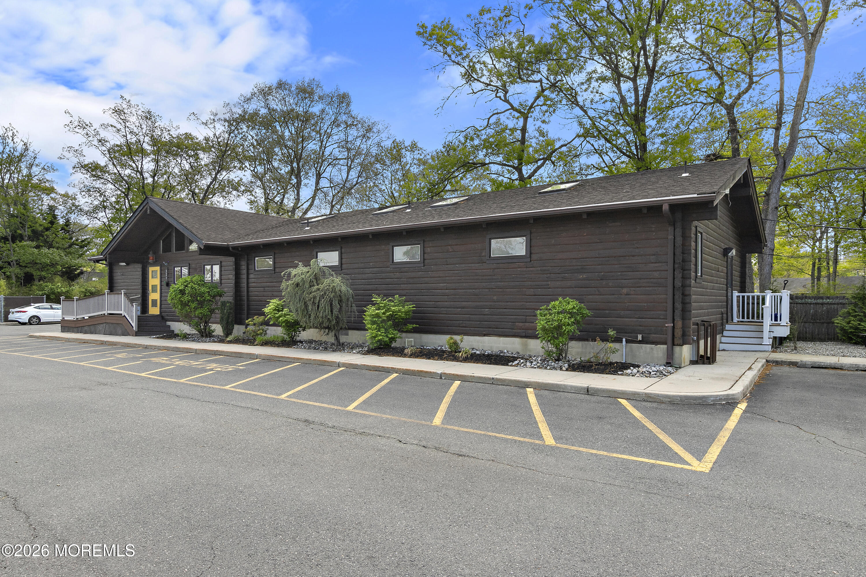 321 Lacey Road