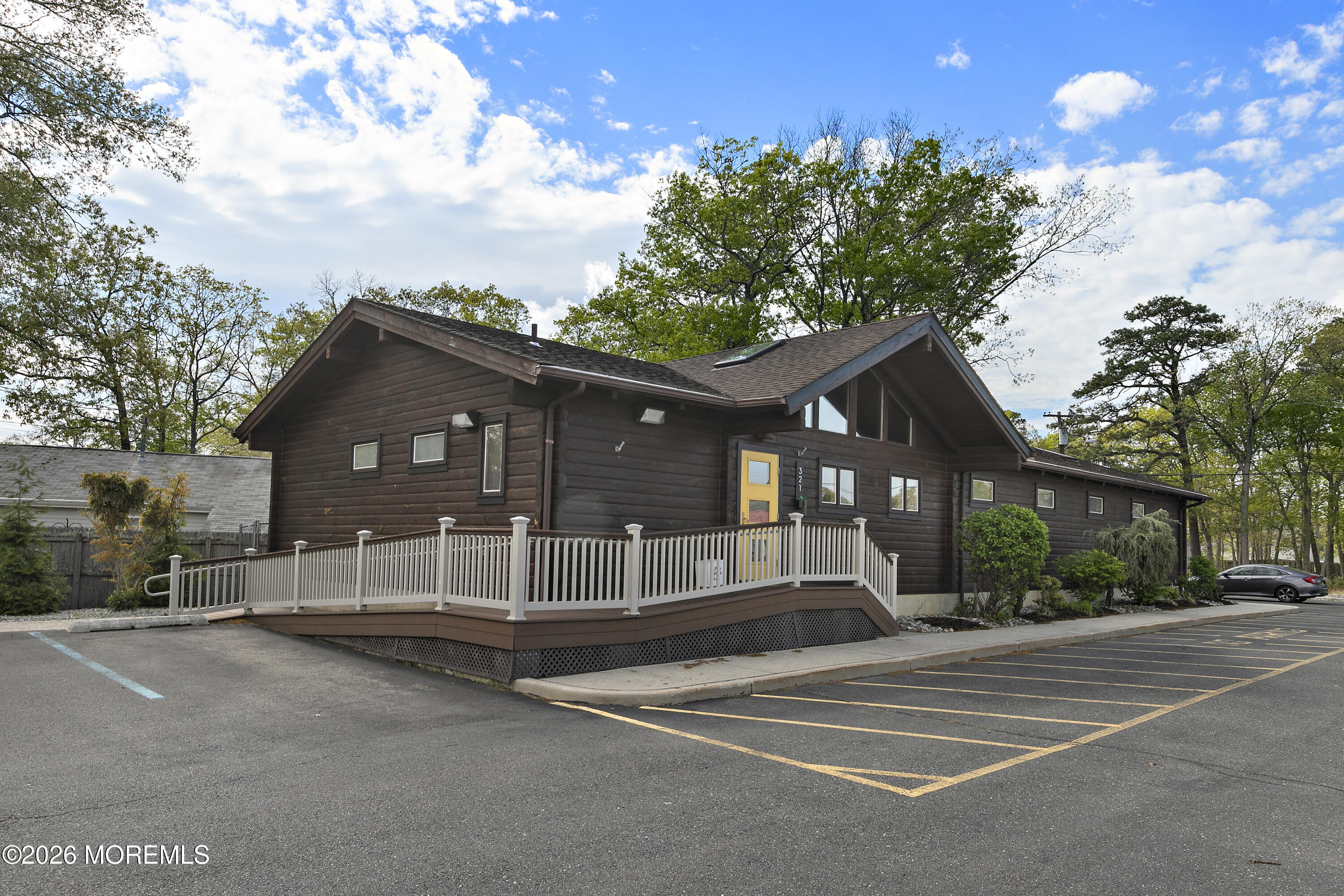 321 Lacey Road