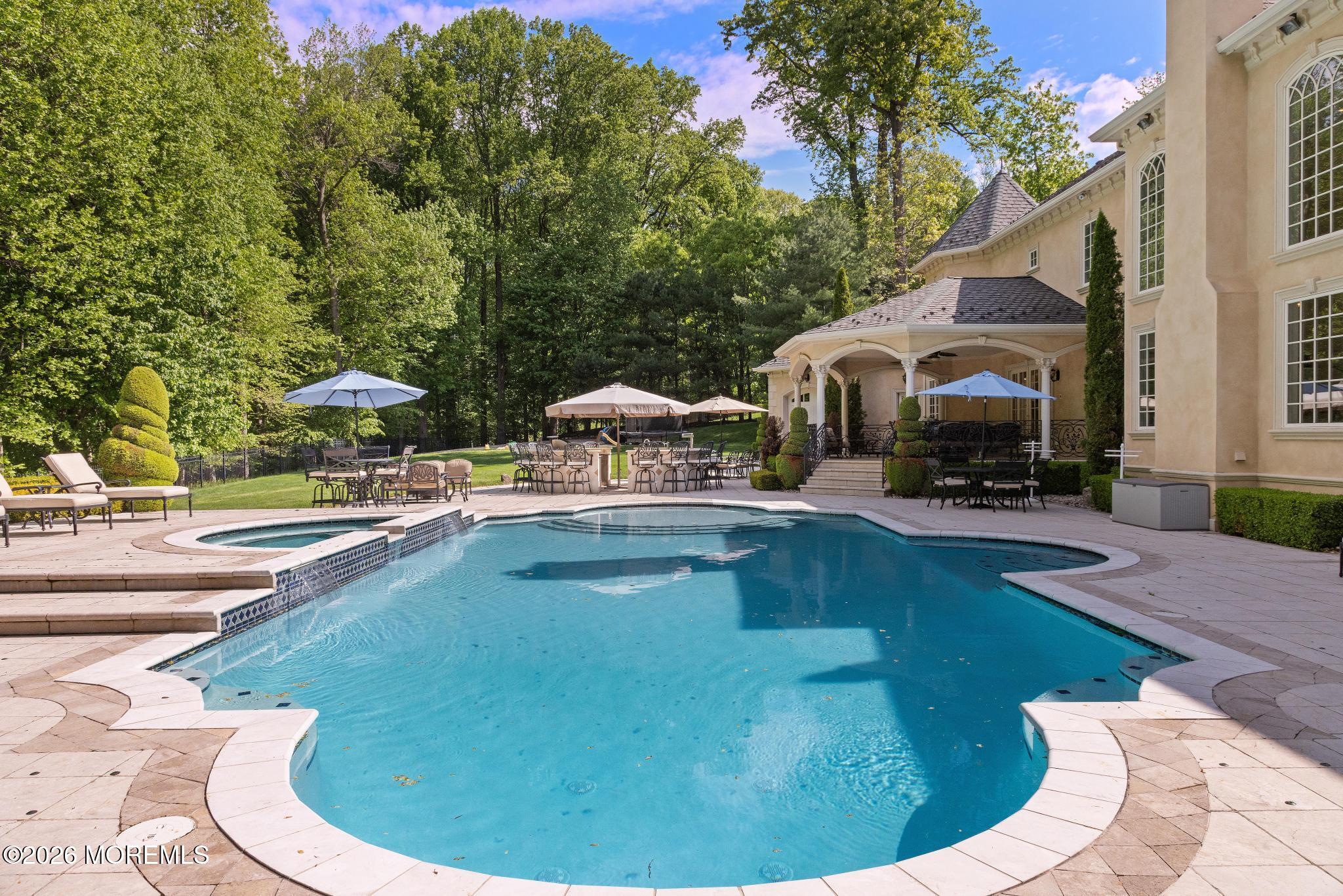 12 Raintree Court