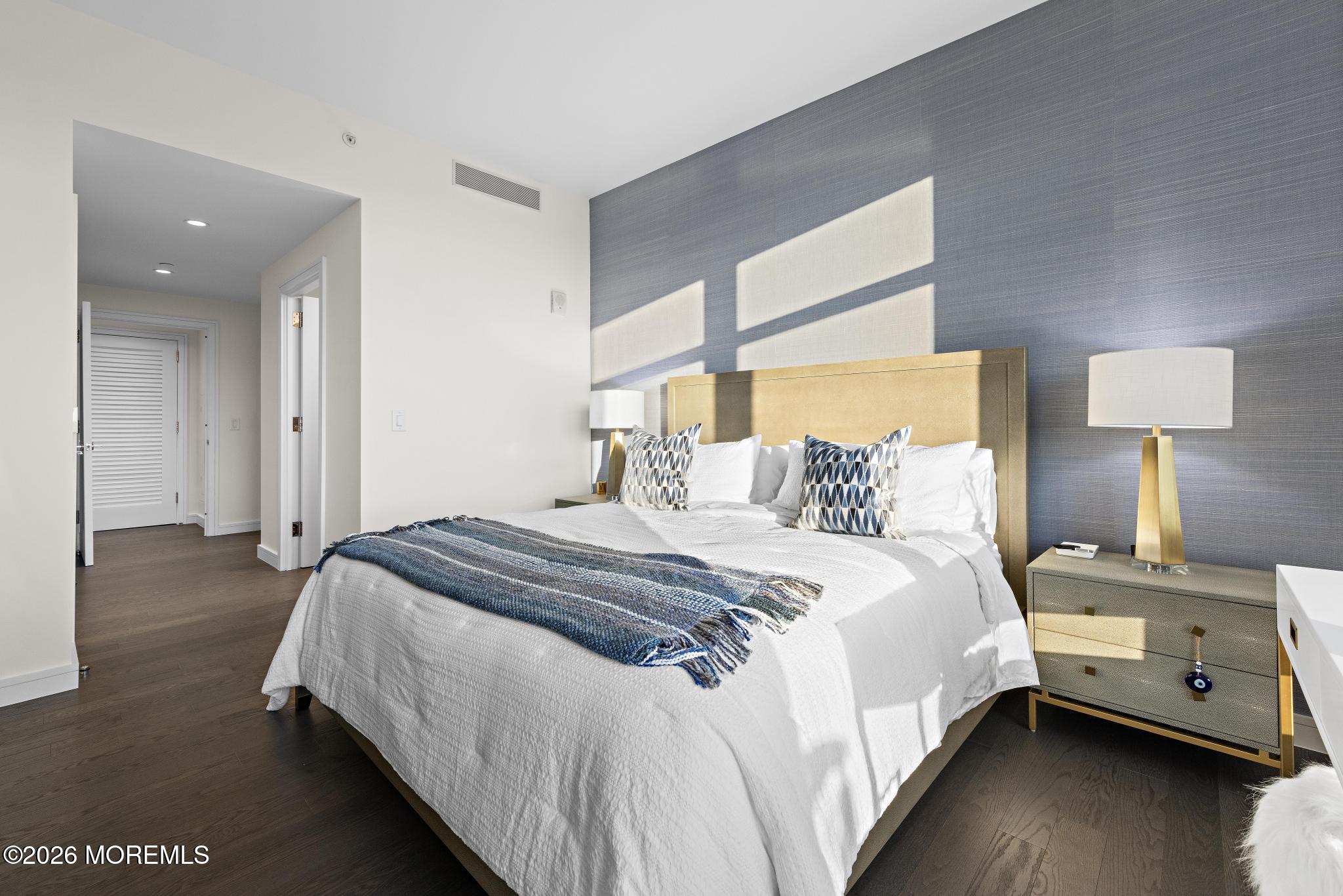 15 Morris Avenue 401