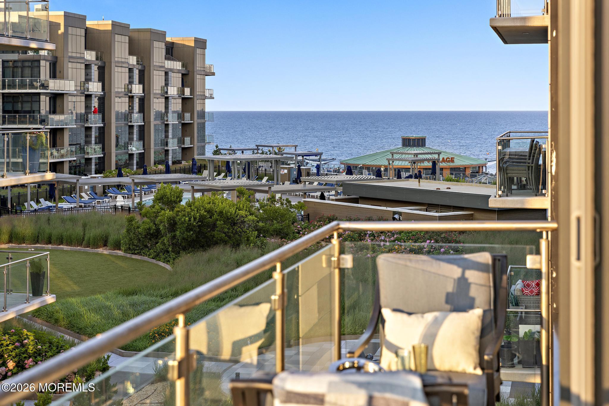 15 Morris Avenue 401
