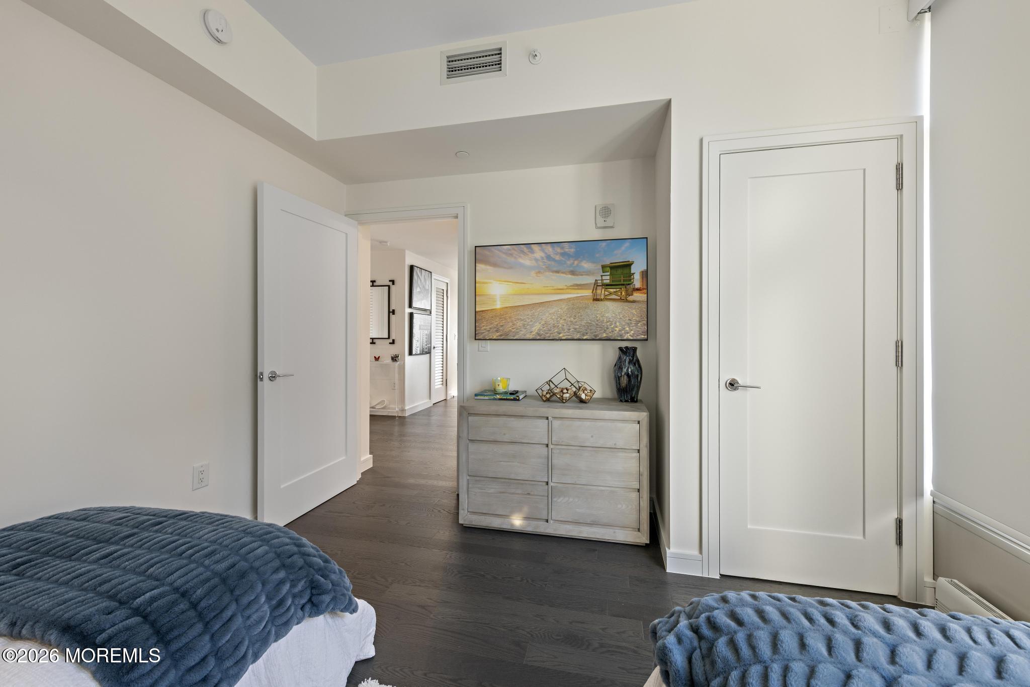 15 Morris Avenue 401