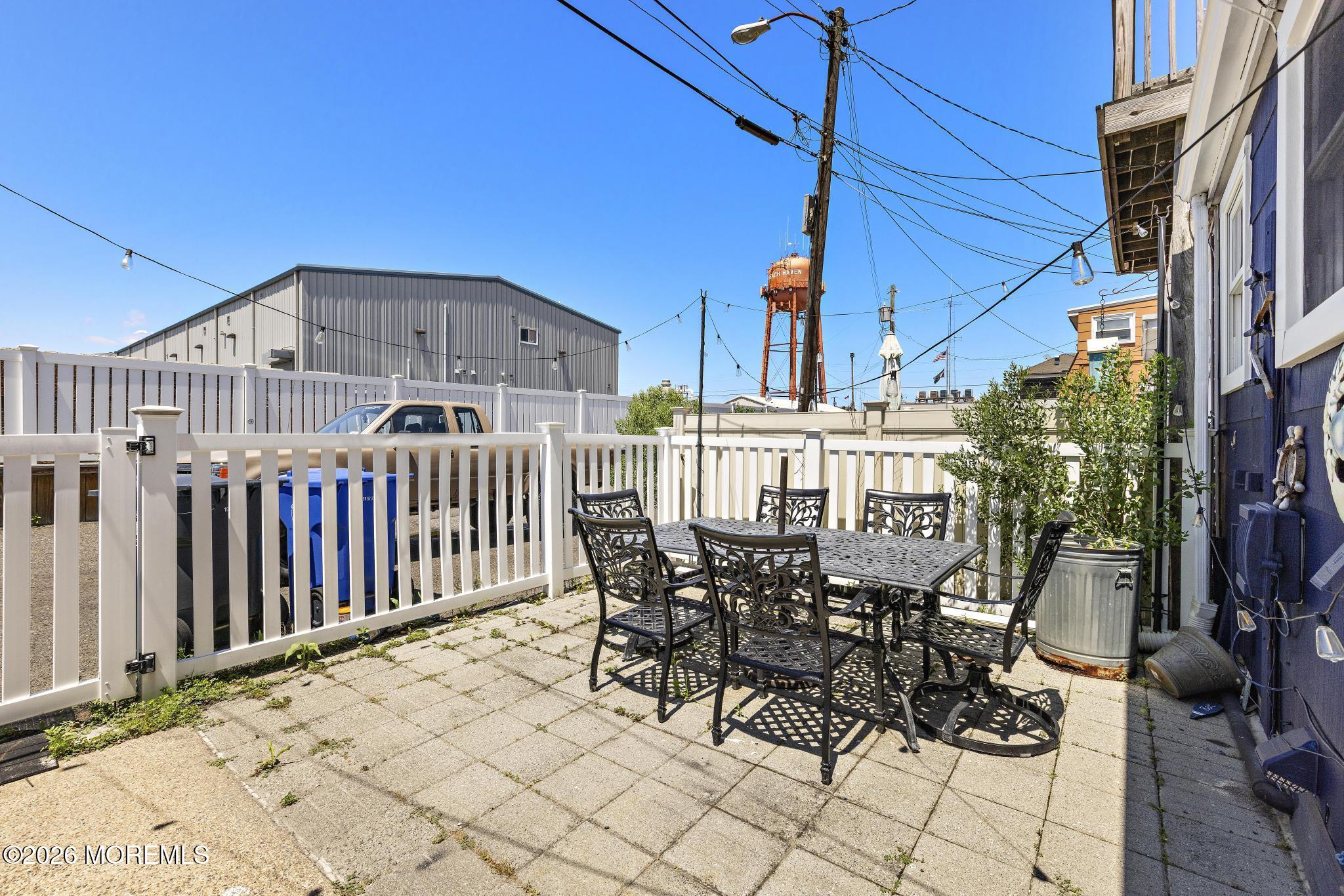 210 S Bay Avenue
