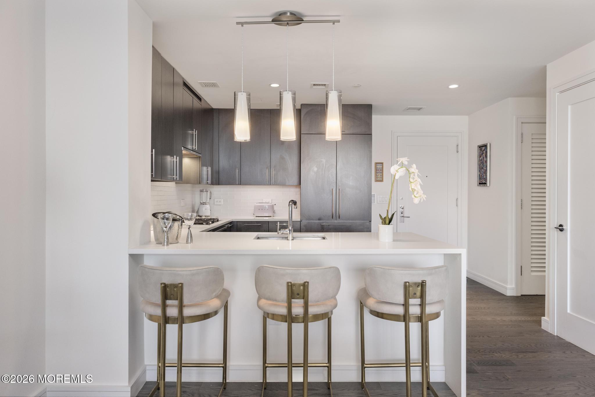 15 Morris Avenue 218