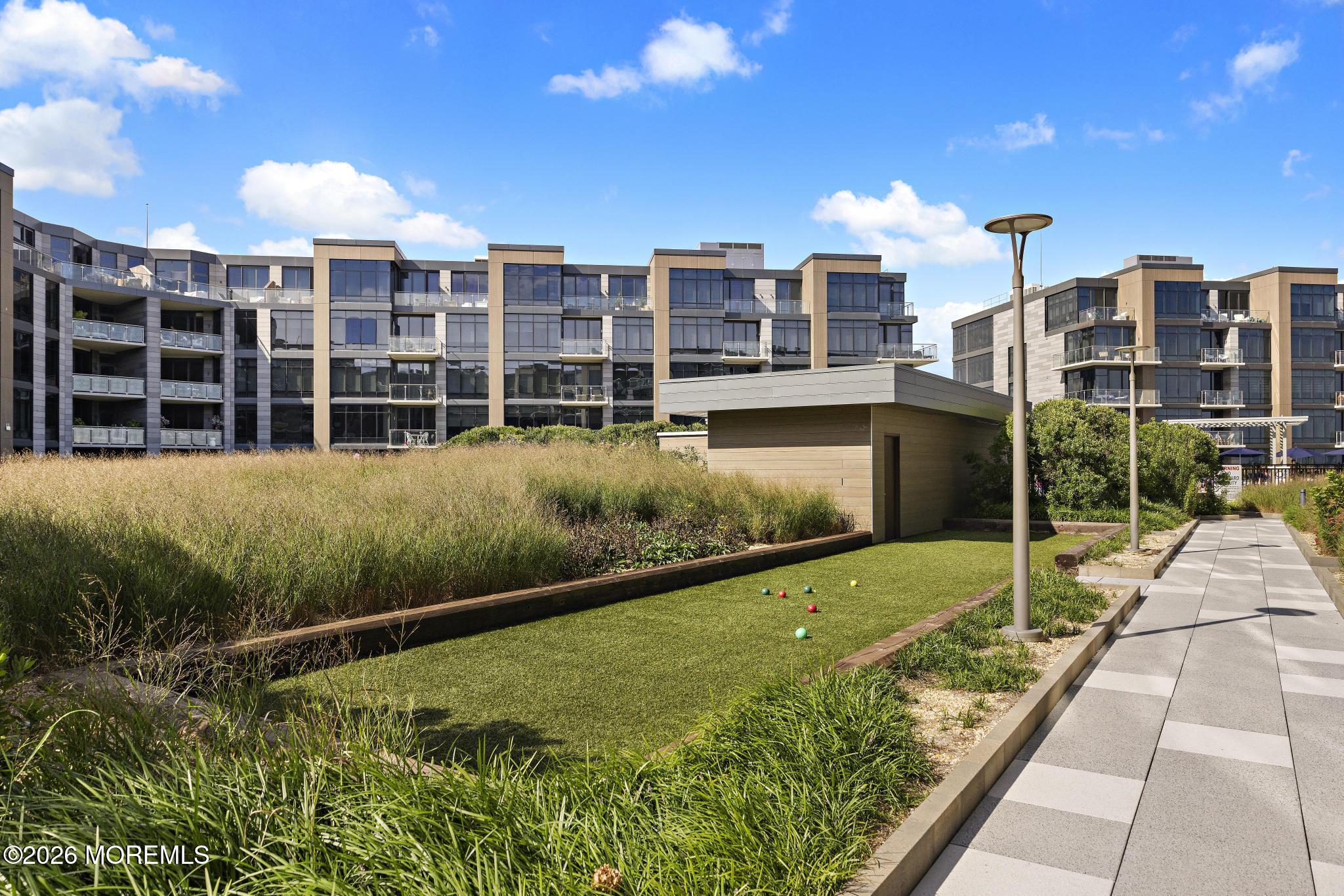 15 Morris Avenue 218