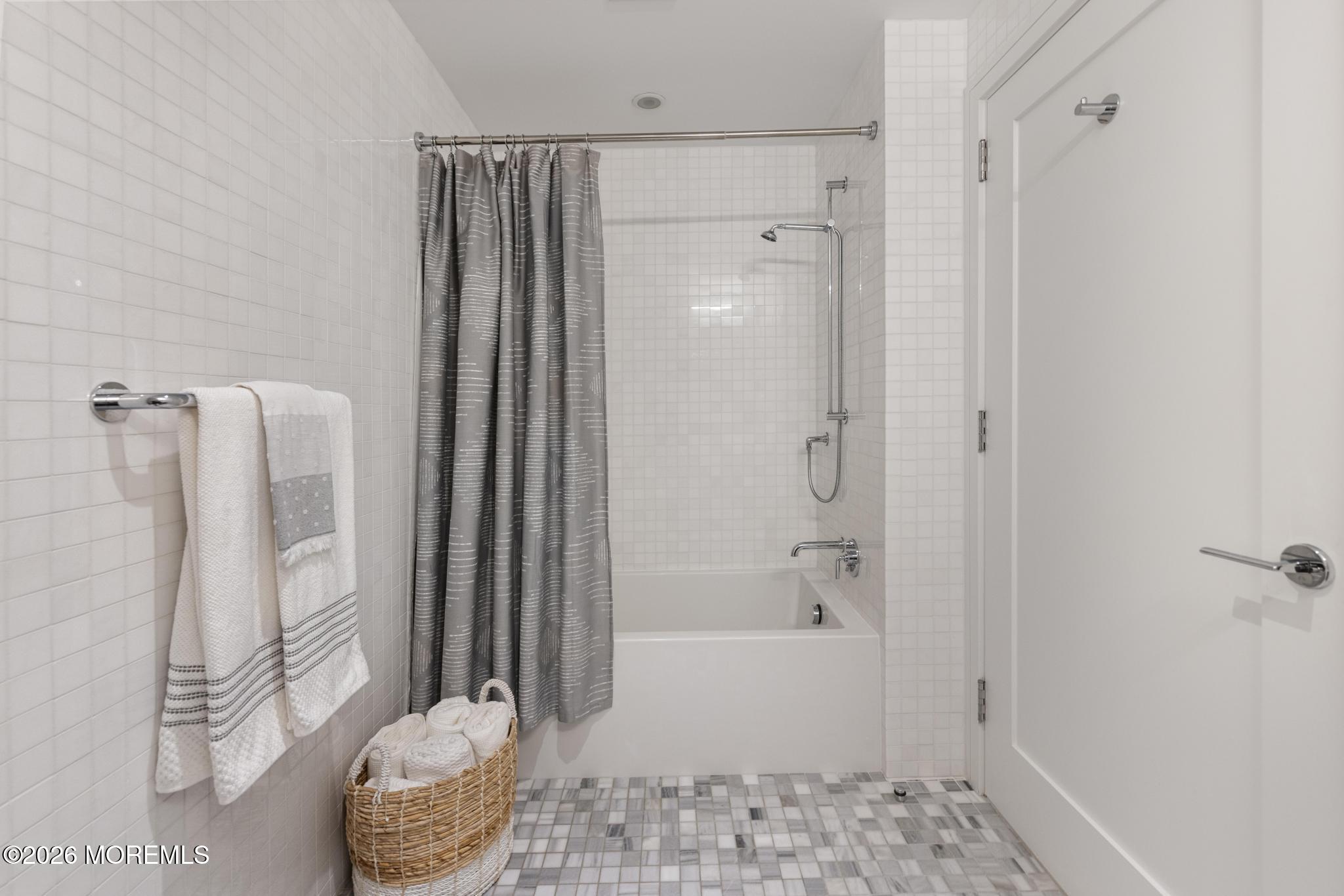 15 Morris Avenue 218