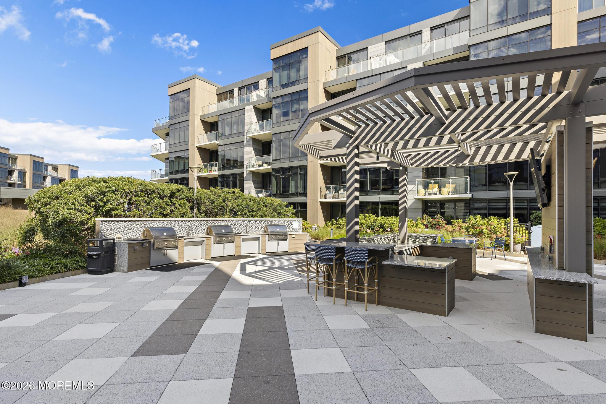 15 Morris Avenue 218