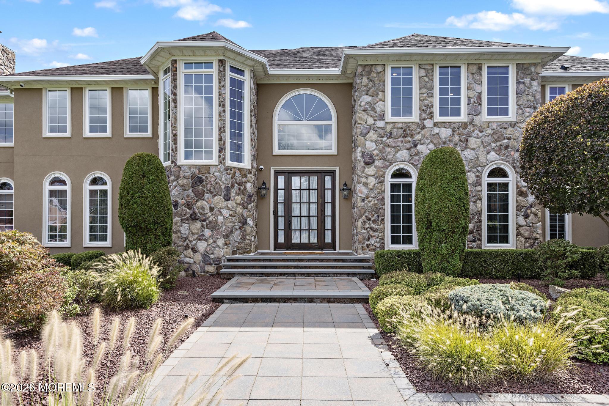 2 Topaz Court