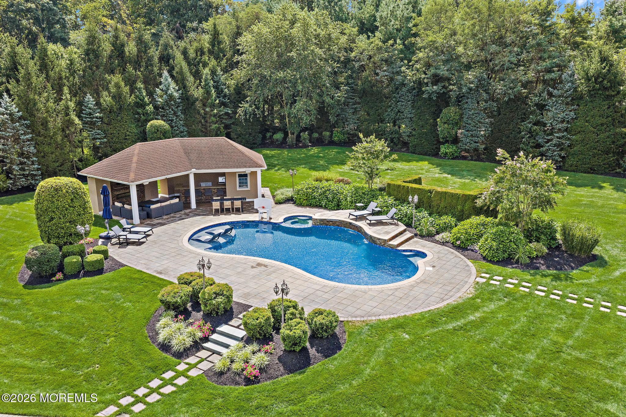 2 Topaz Court