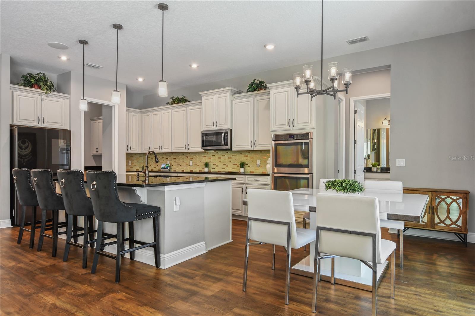 8300 LUDINGTON CIR