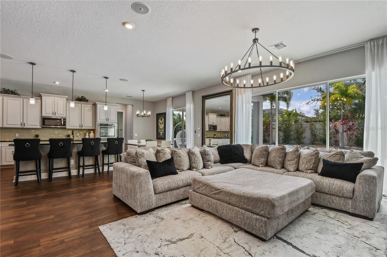 8300 LUDINGTON CIR