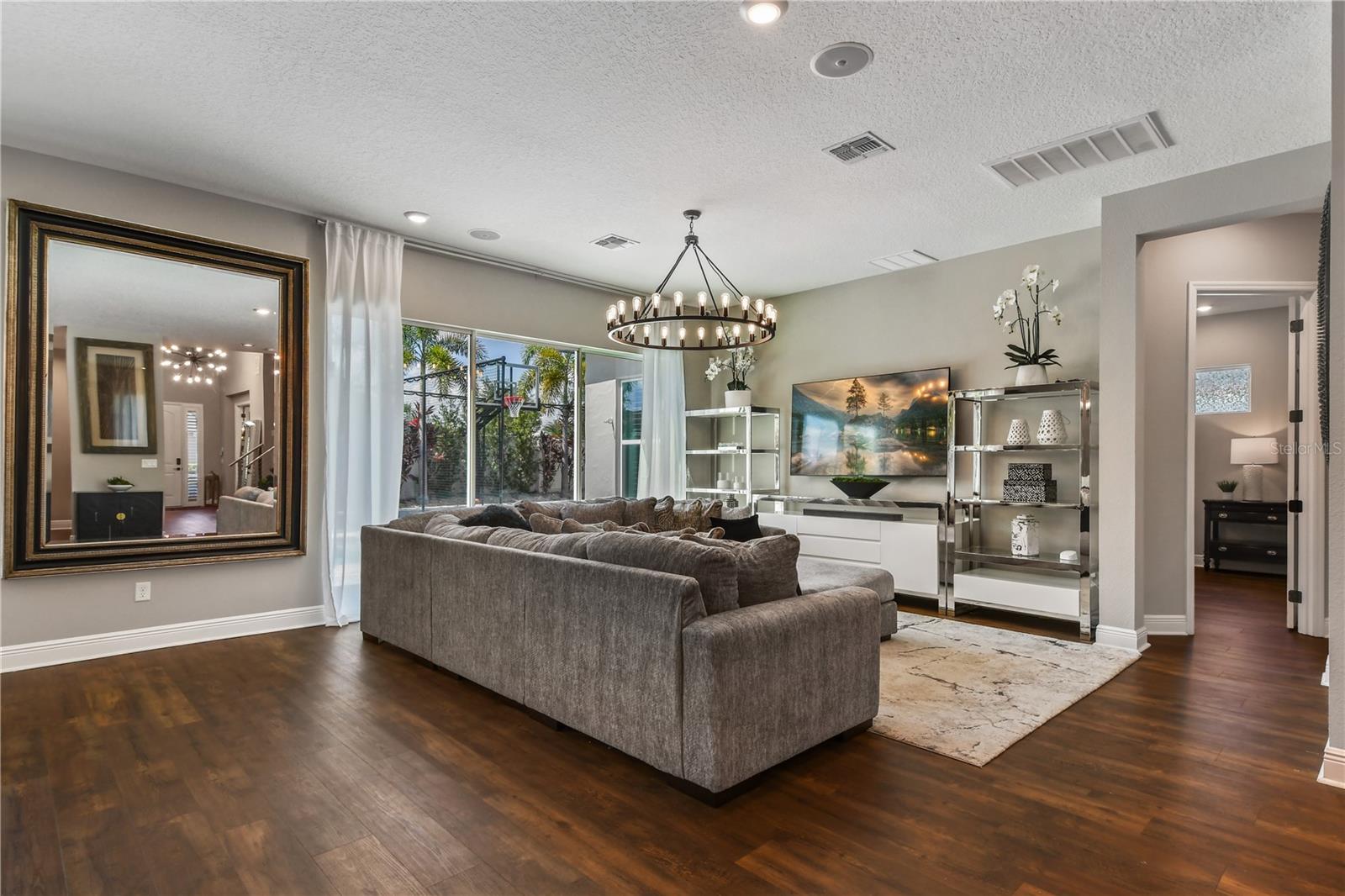 8300 LUDINGTON CIR