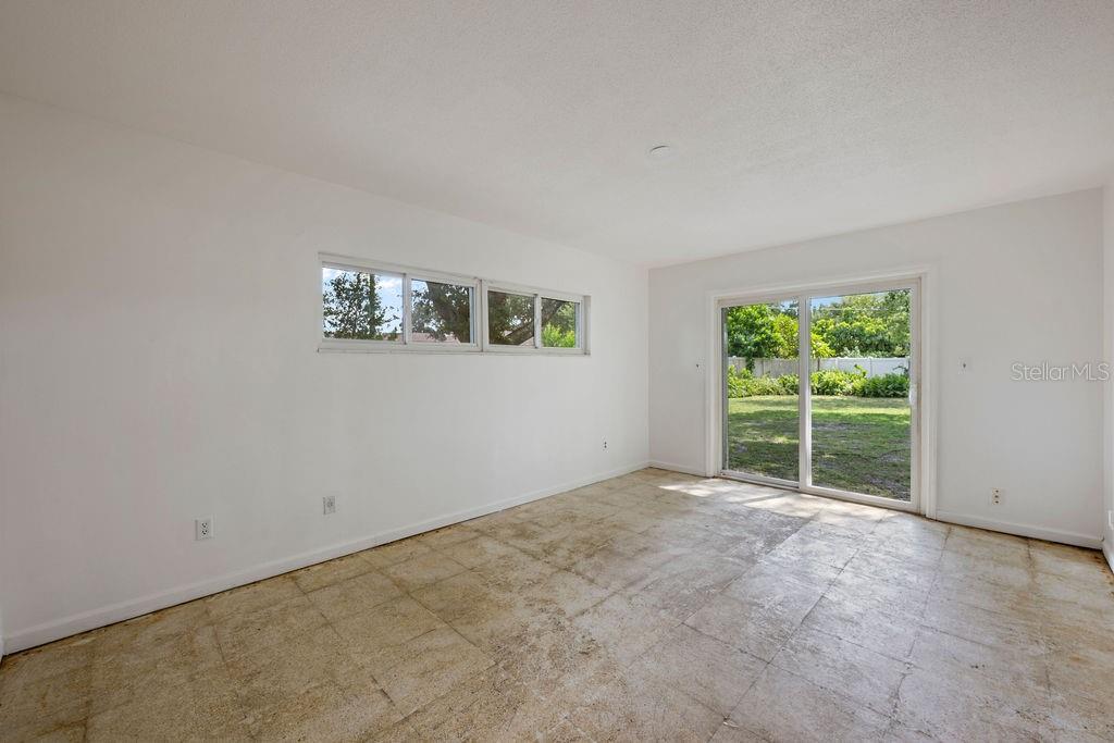 541 LONDON RD