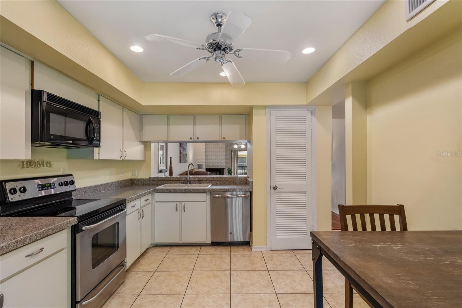 1055 KENSINGTON PARK DR #317