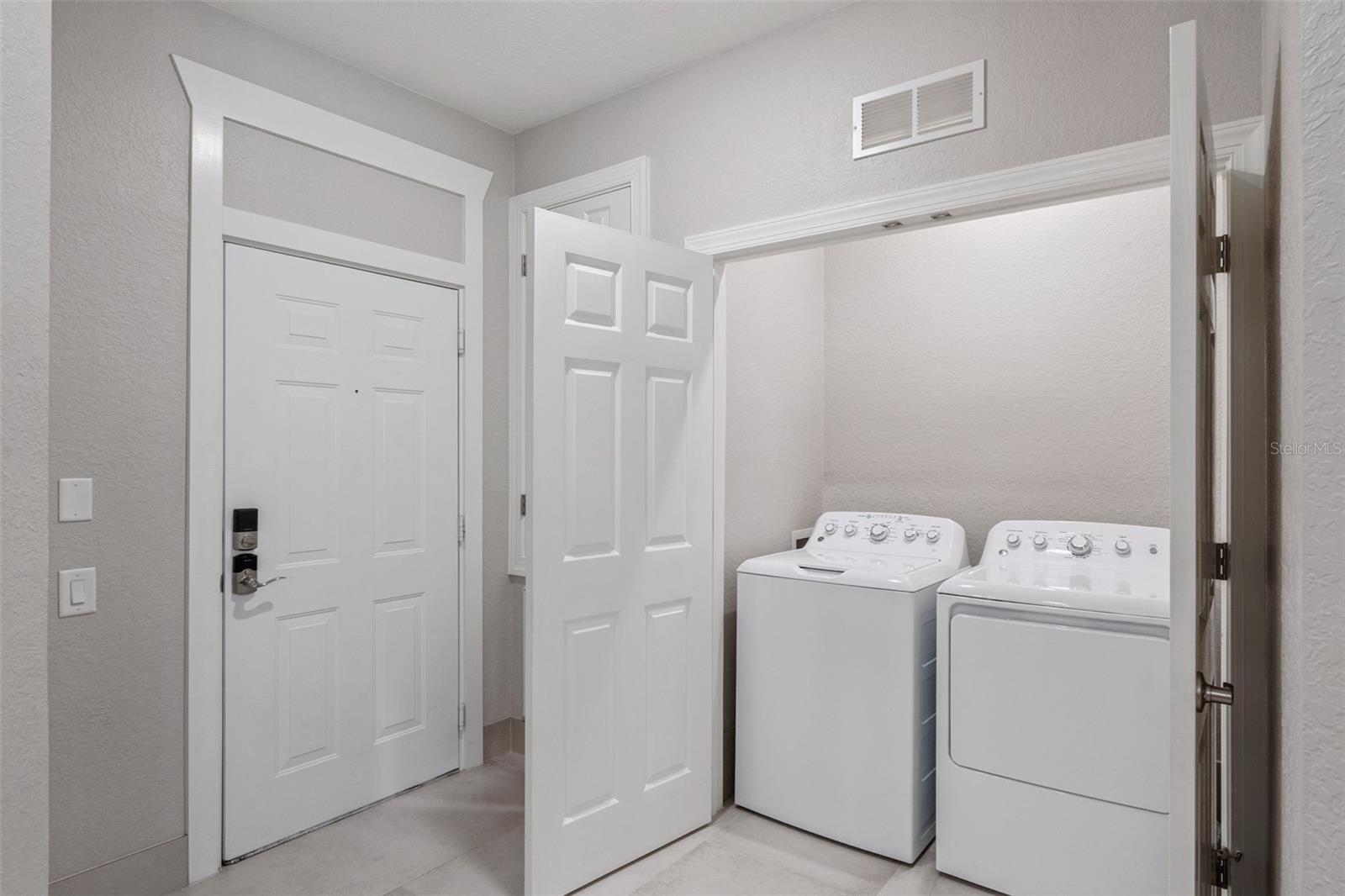 2484 SAN TECLA ST #105