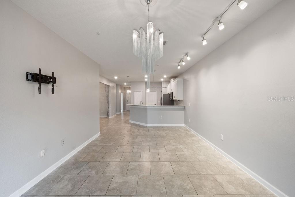 3543 FAIRWATERS CT #B