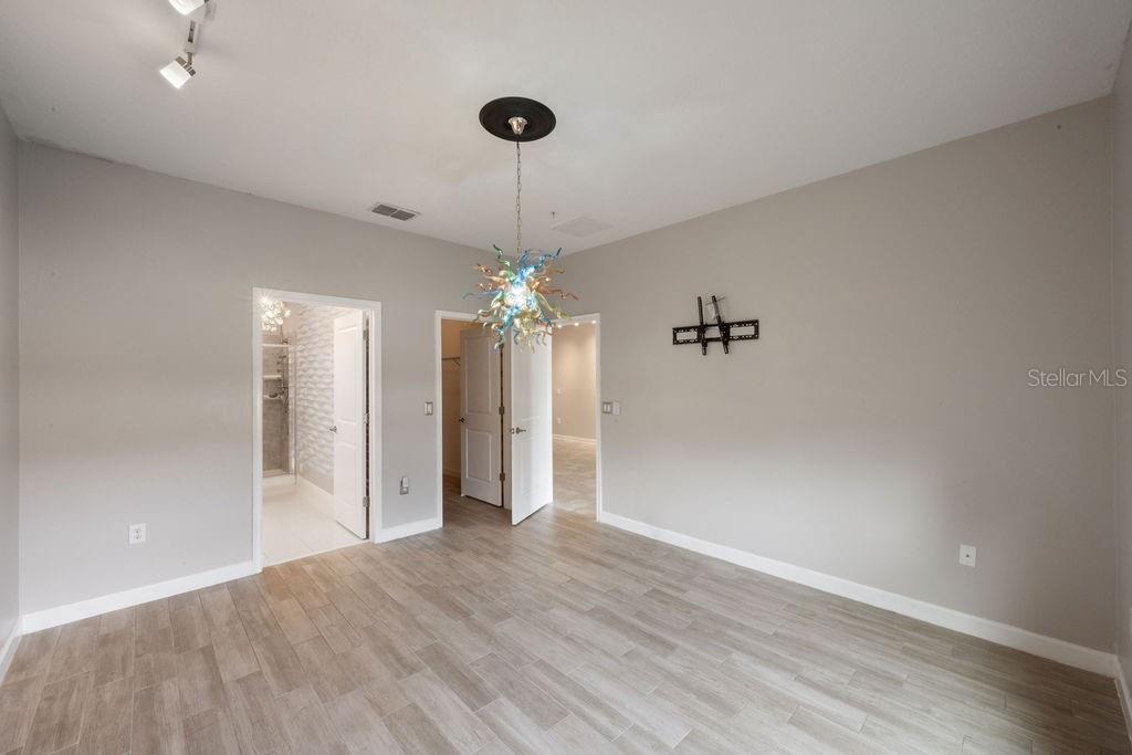 3543 FAIRWATERS CT #B