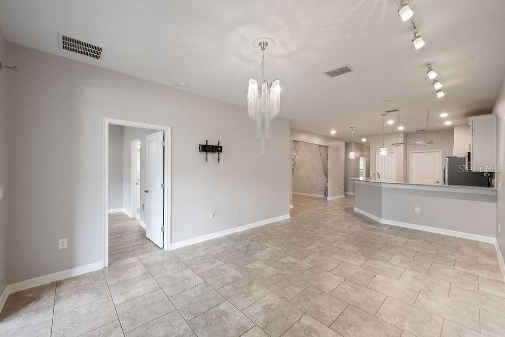 3543 FAIRWATERS CT #B