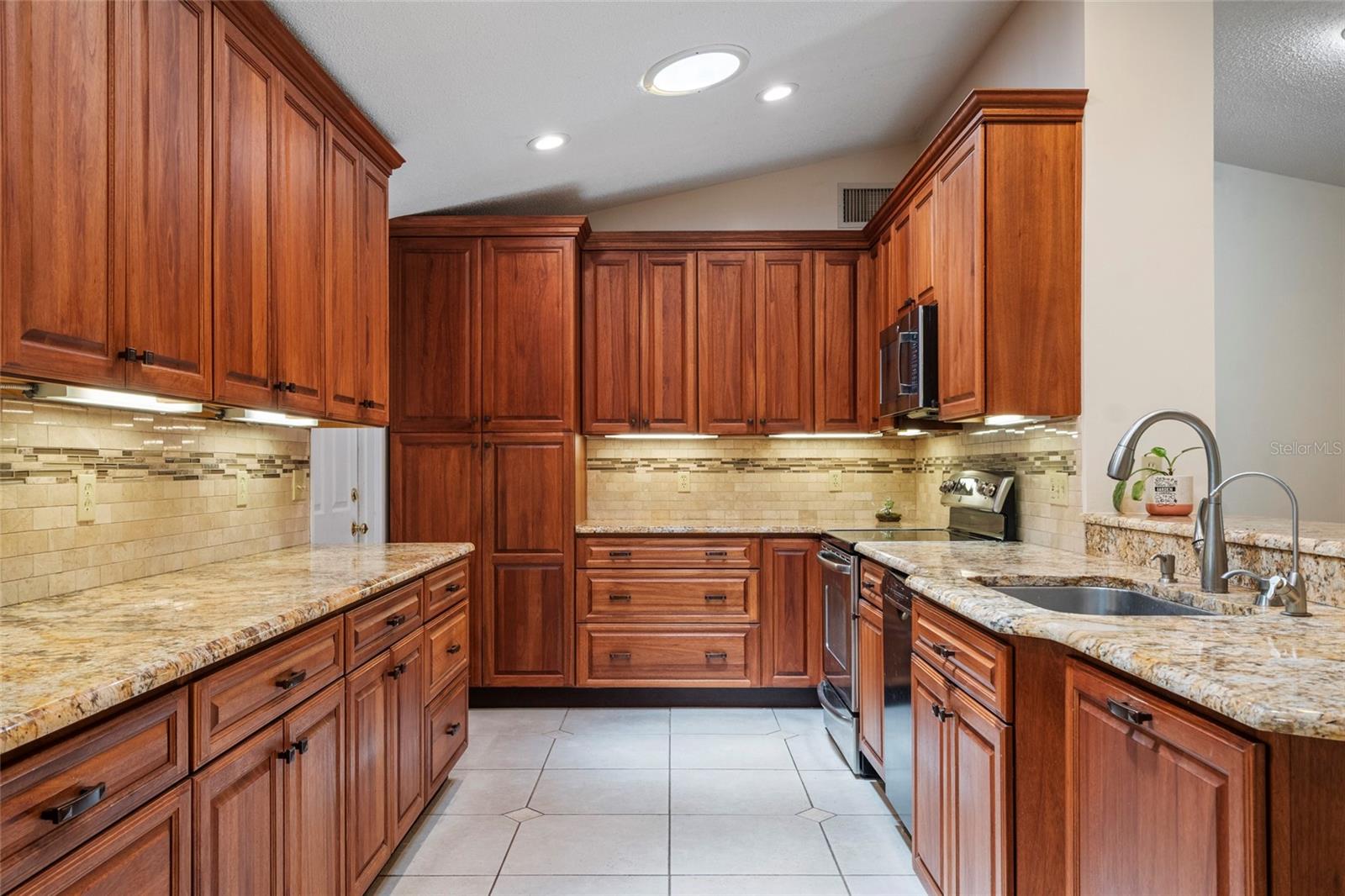9220 EASTPORT TER