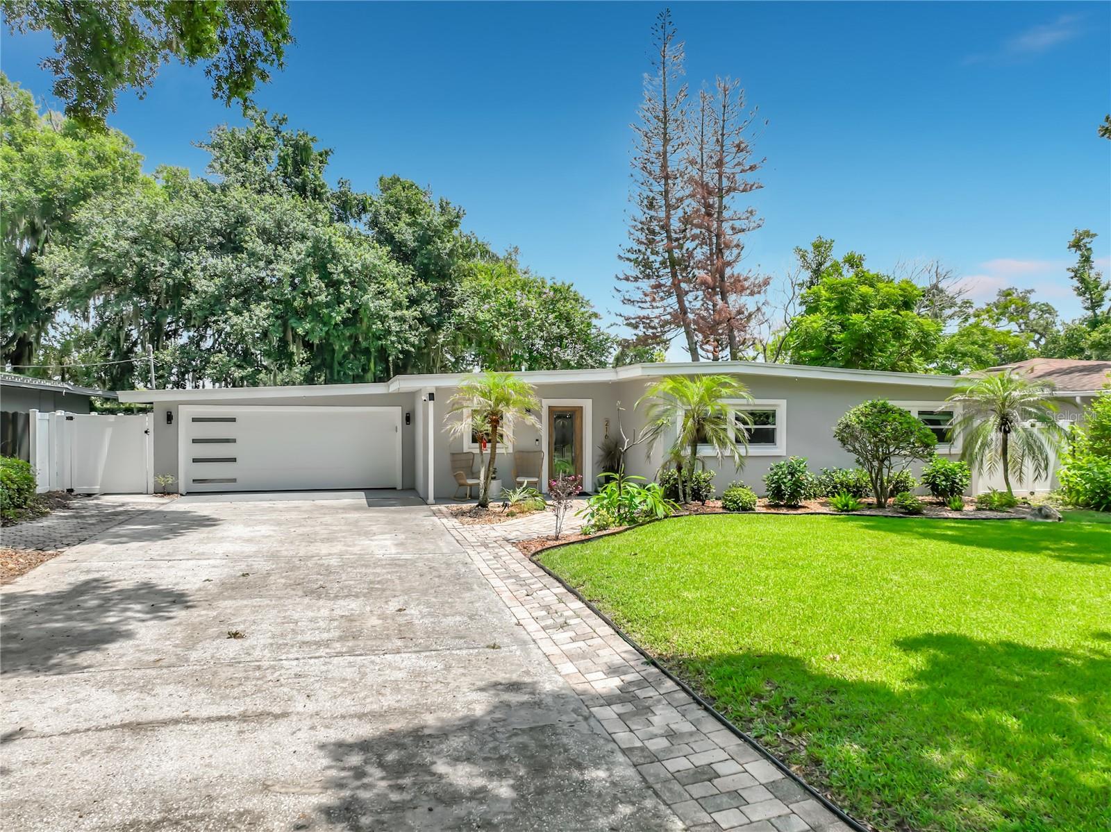 216 BLOSSOM LN
