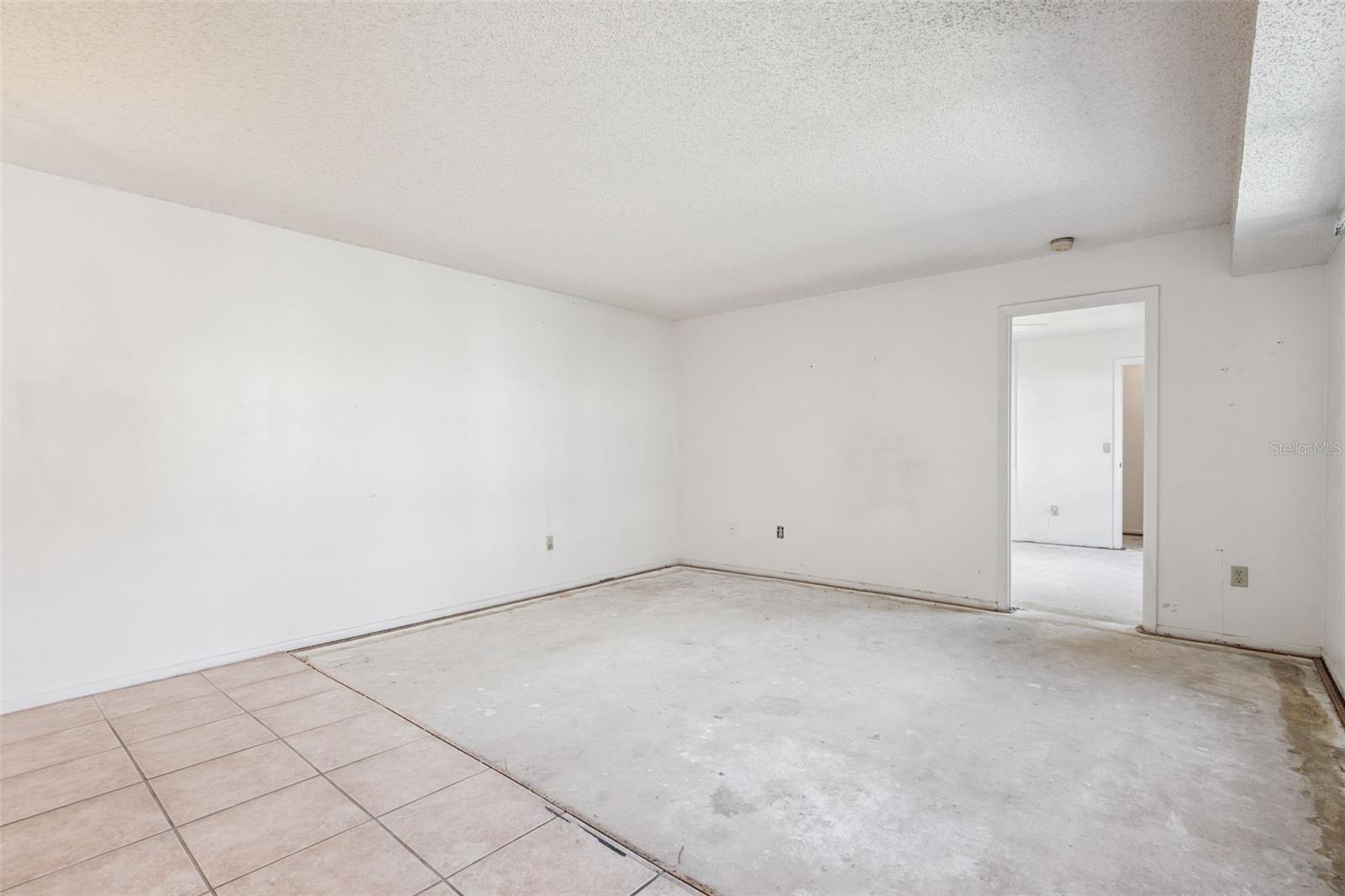 93 WINDTREE LN #102