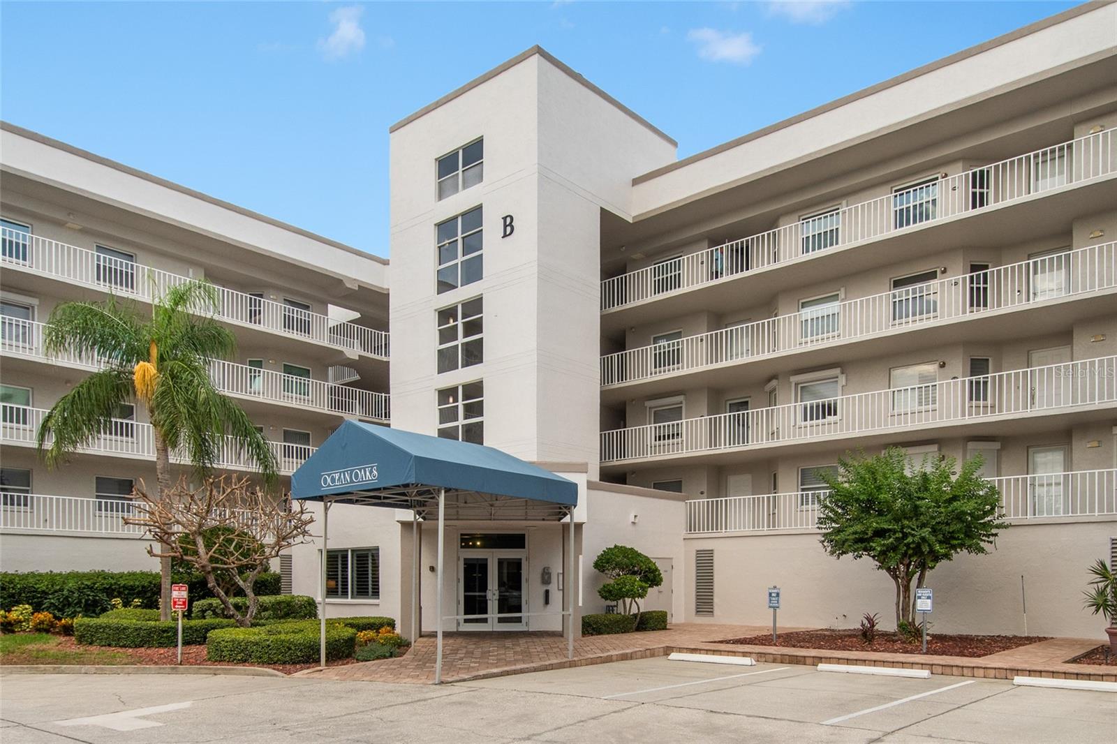 8700 RIDGEWOOD AVE #205B