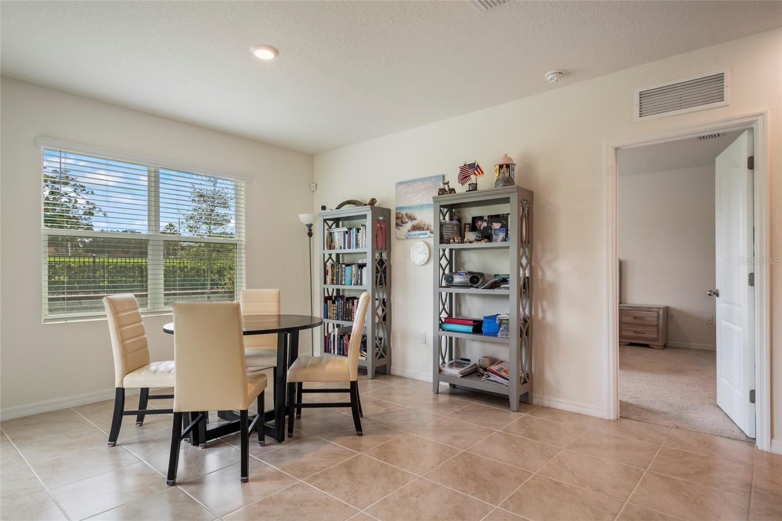 3669 RORY OAK CIR