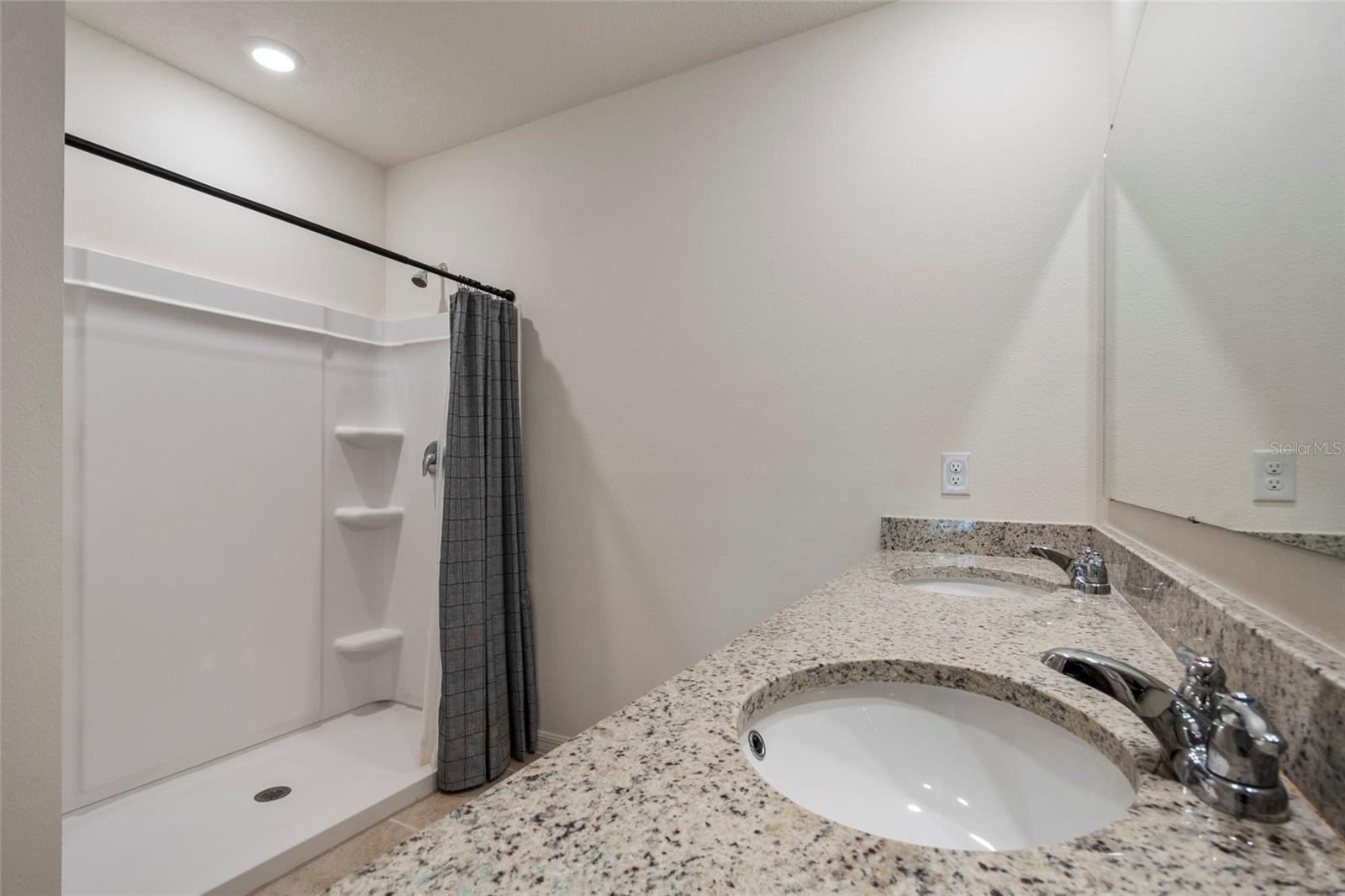 3669 RORY OAK CIR