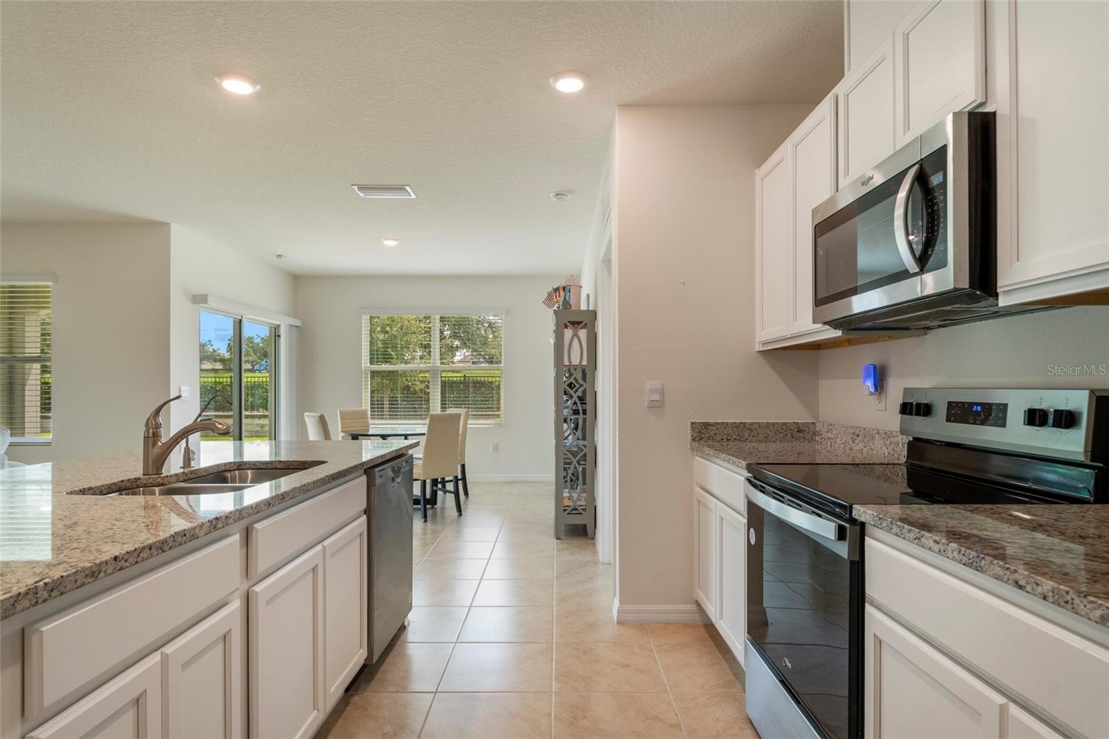 3669 RORY OAK CIR