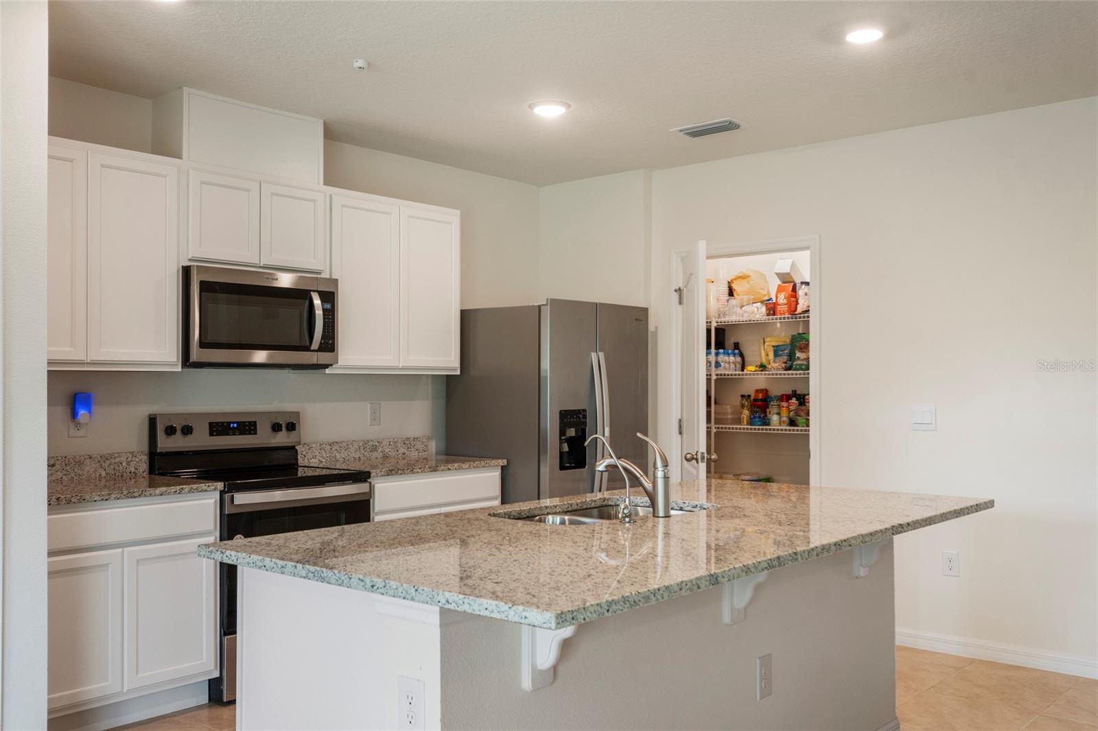3669 RORY OAK CIR