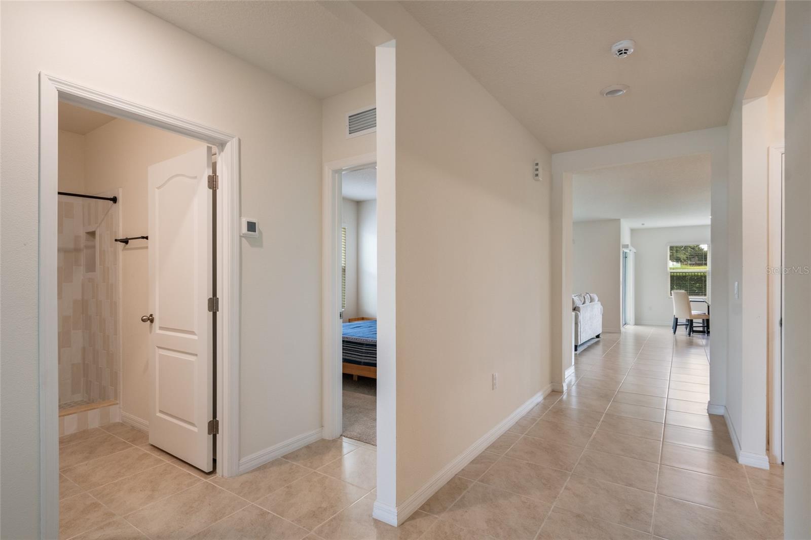 3669 RORY OAK CIR