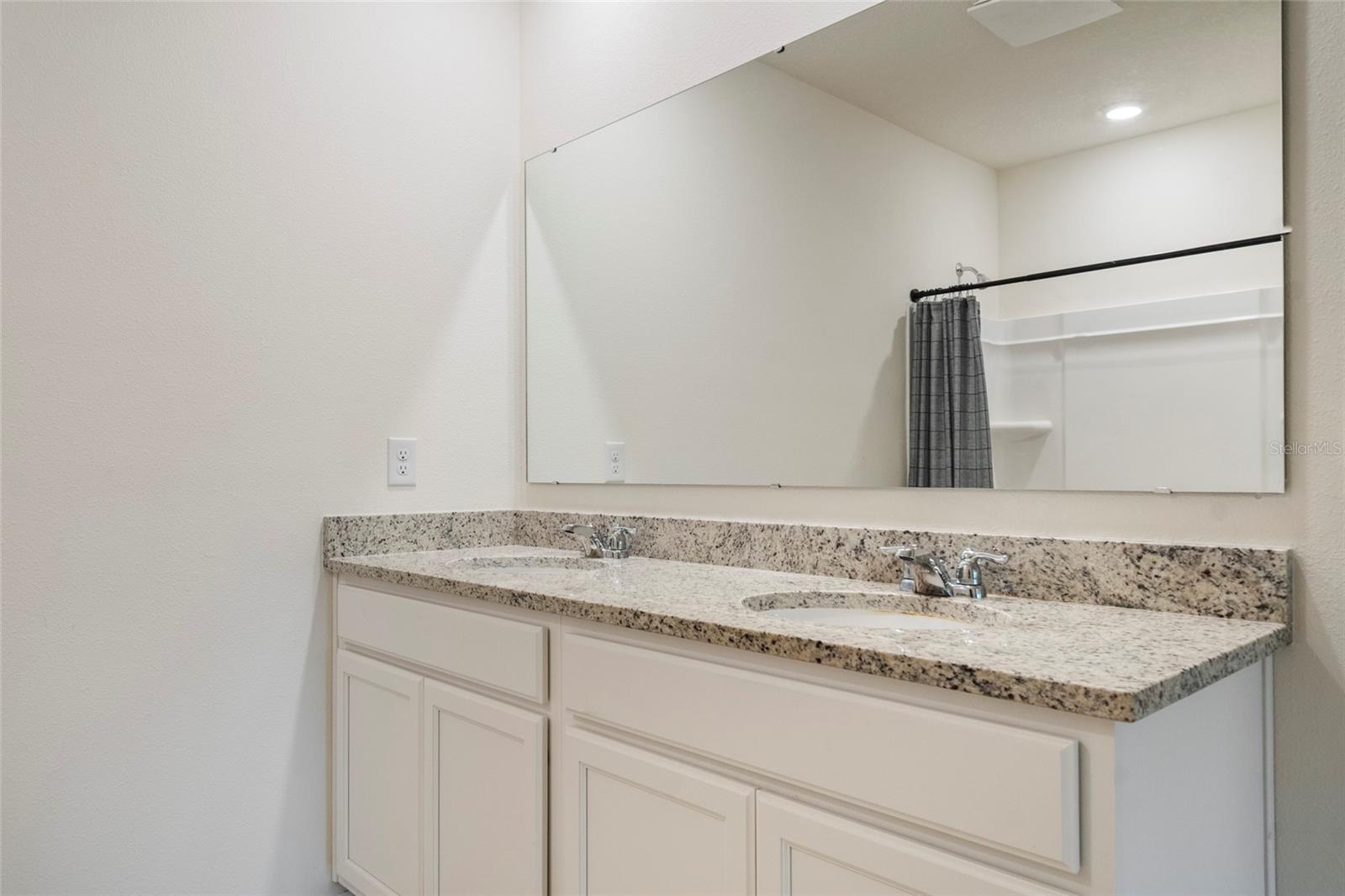3669 RORY OAK CIR