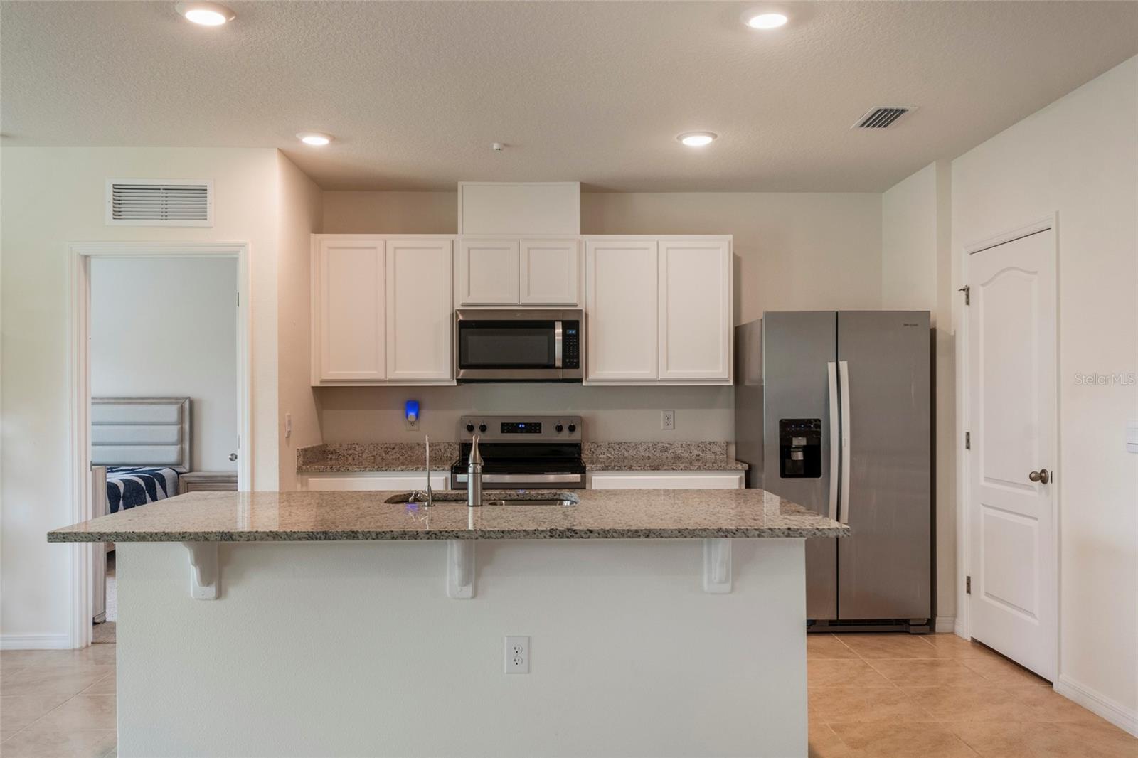 3669 RORY OAK CIR