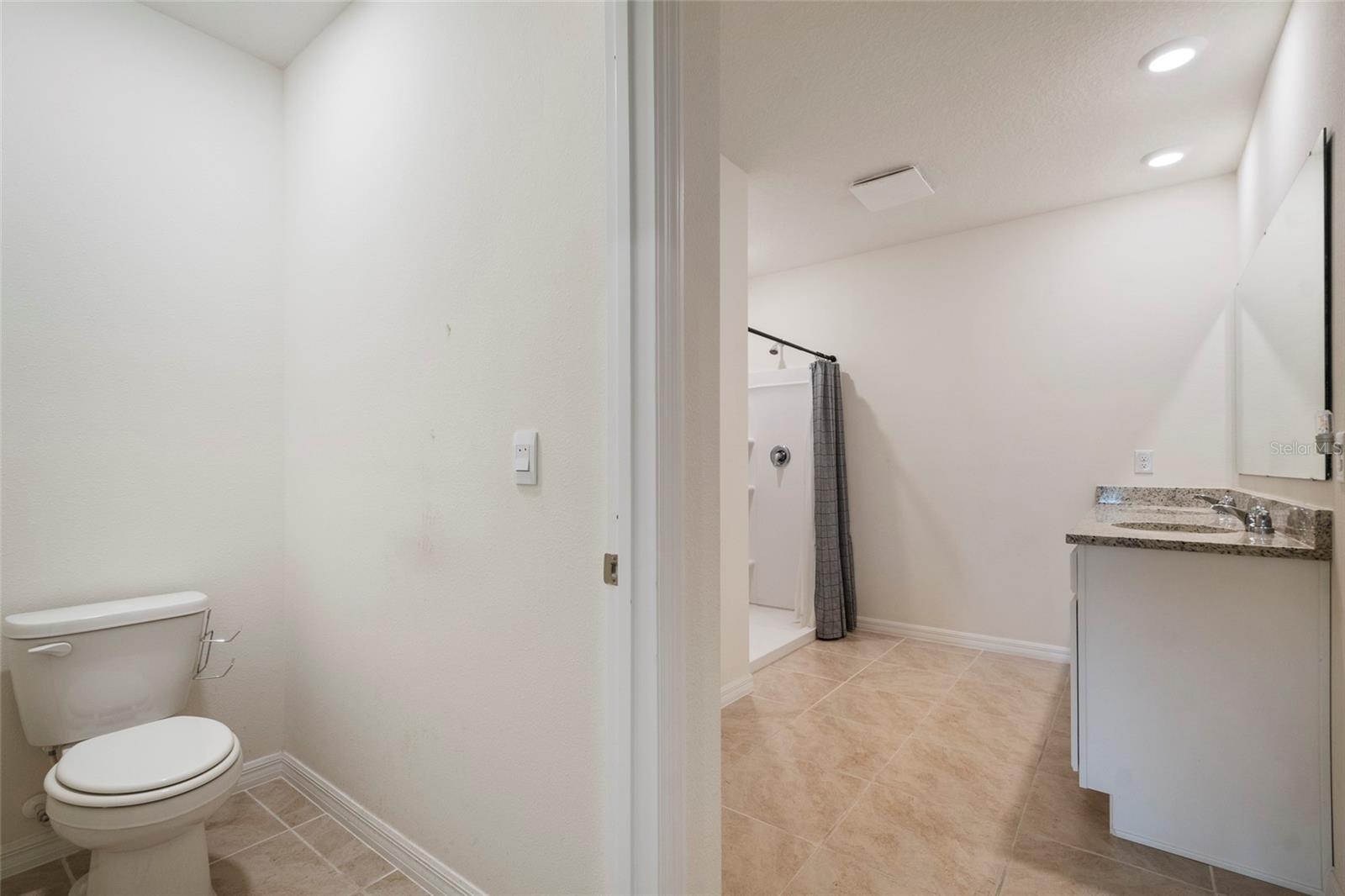 3669 RORY OAK CIR