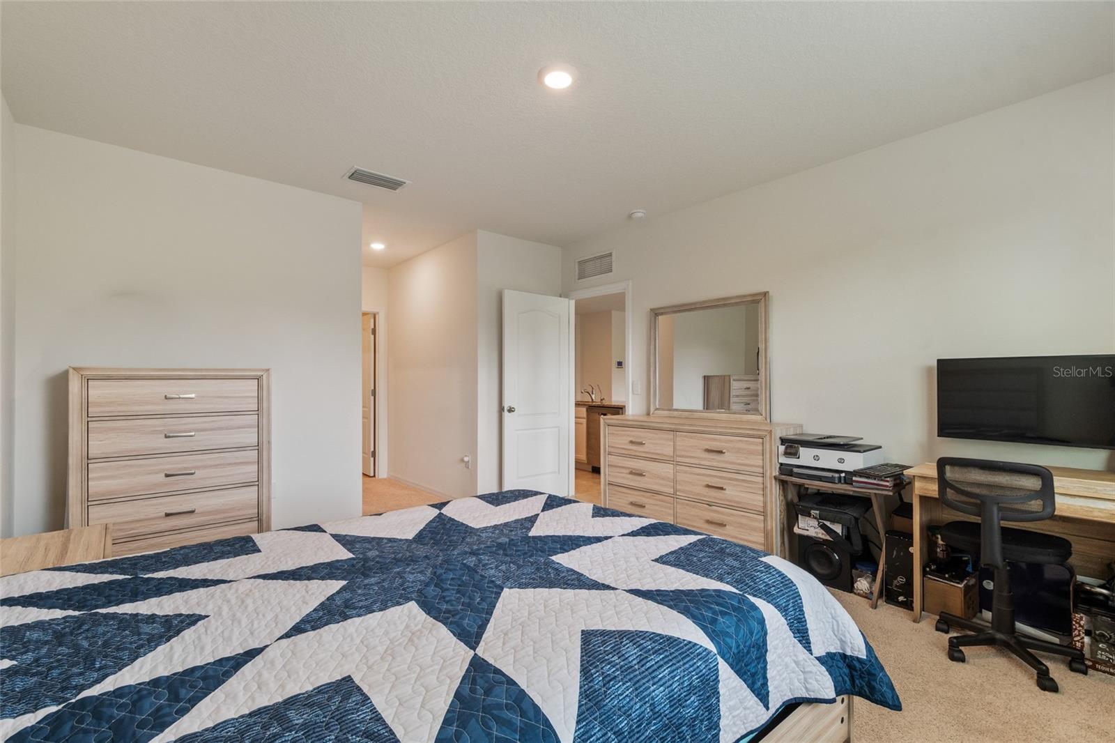3669 RORY OAK CIR