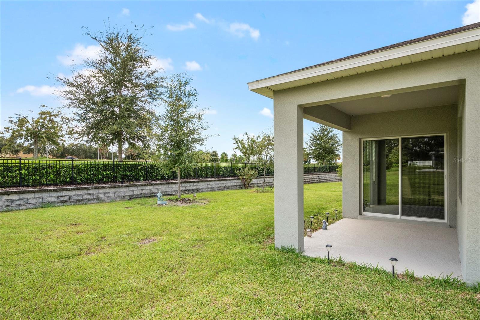 3669 RORY OAK CIR