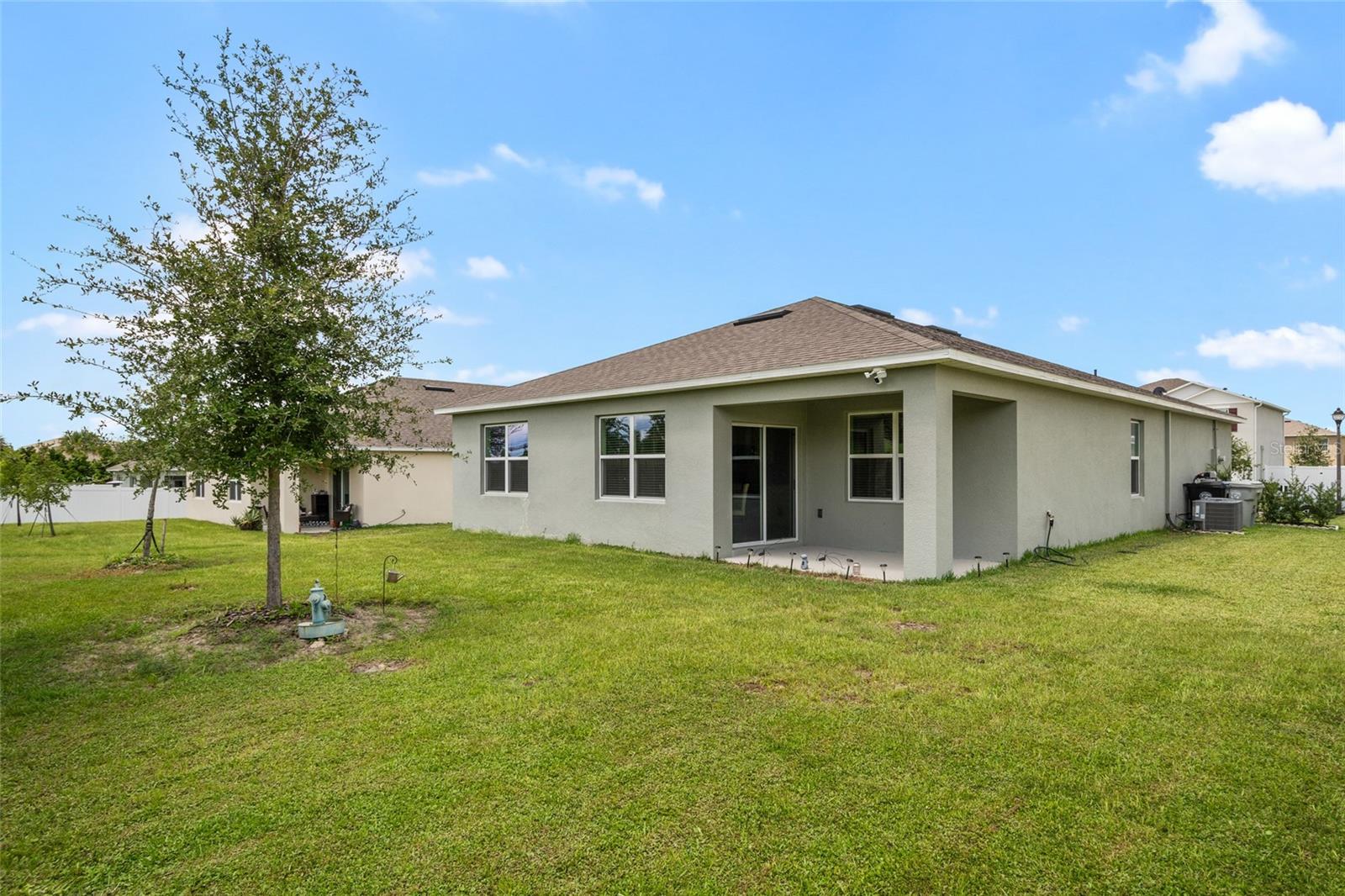 3669 RORY OAK CIR