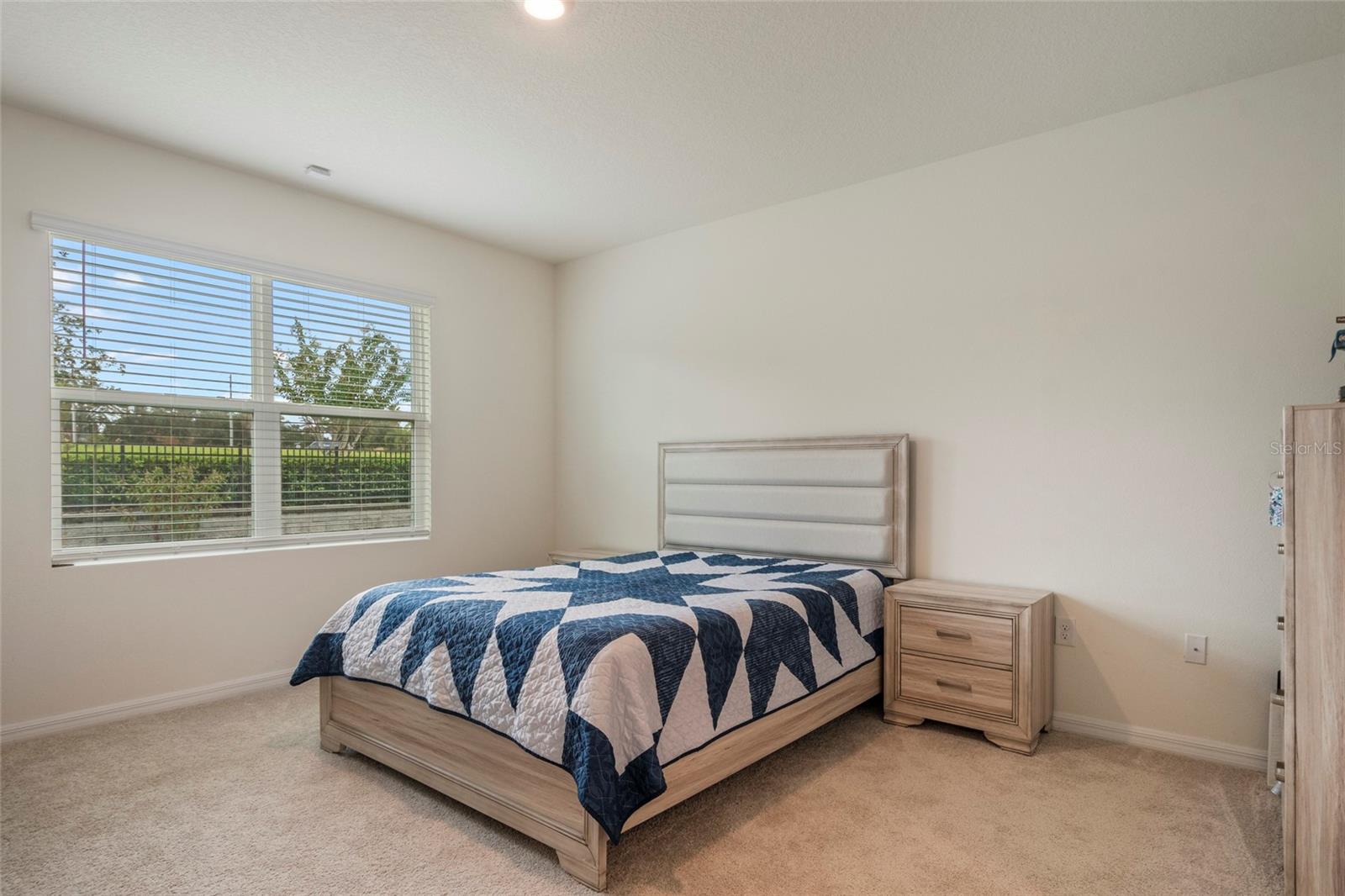 3669 RORY OAK CIR
