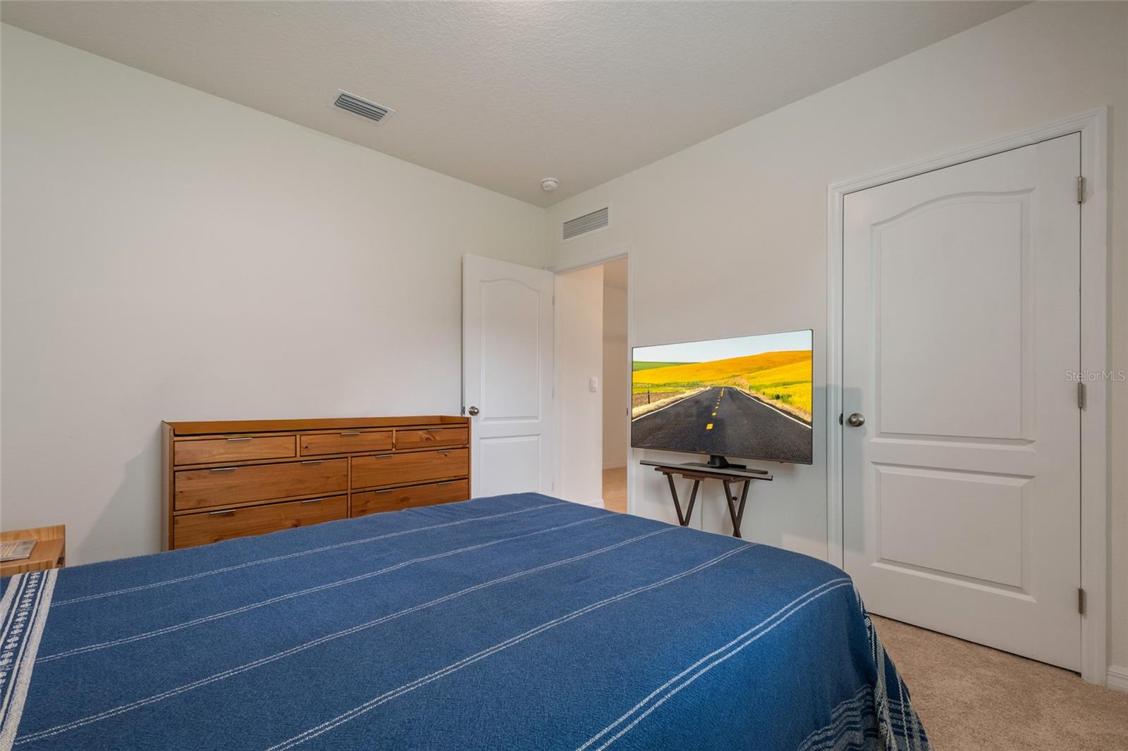 3669 RORY OAK CIR