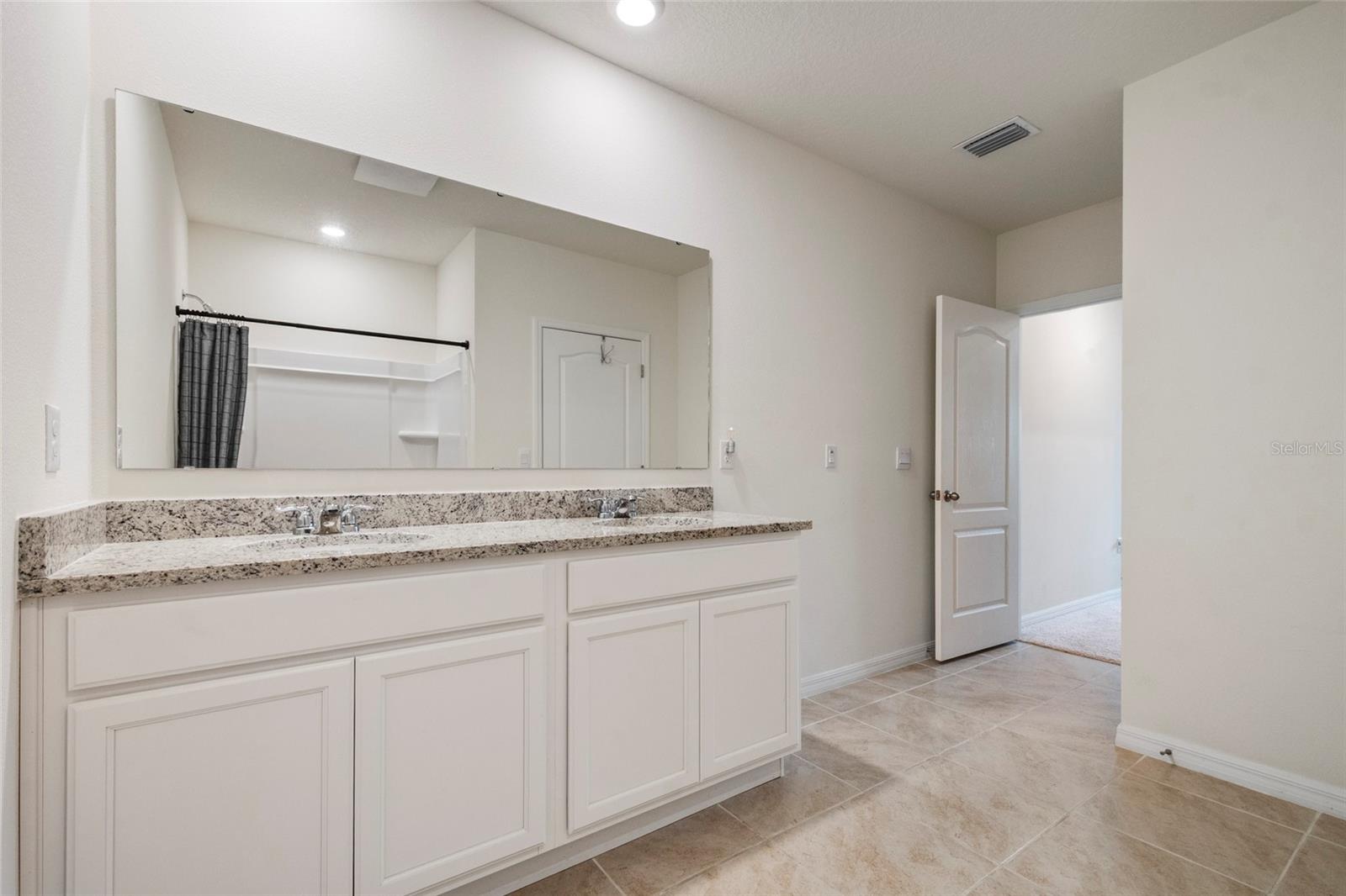 3669 RORY OAK CIR