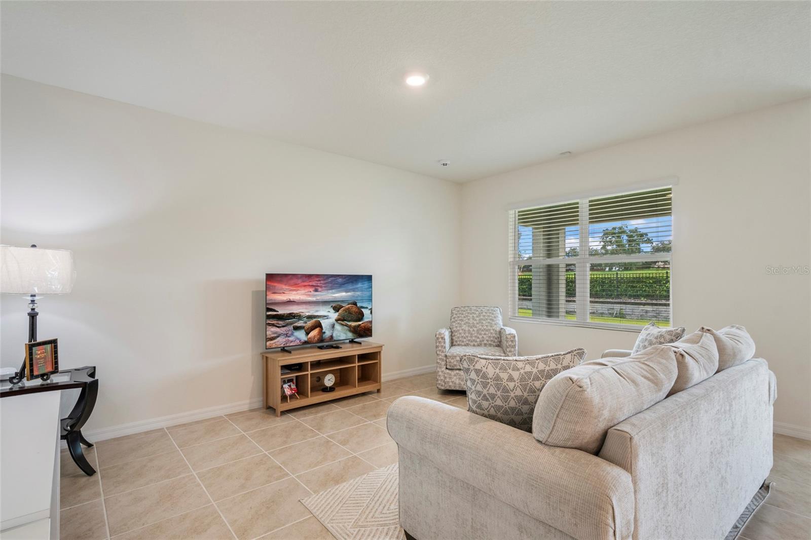 3669 RORY OAK CIR