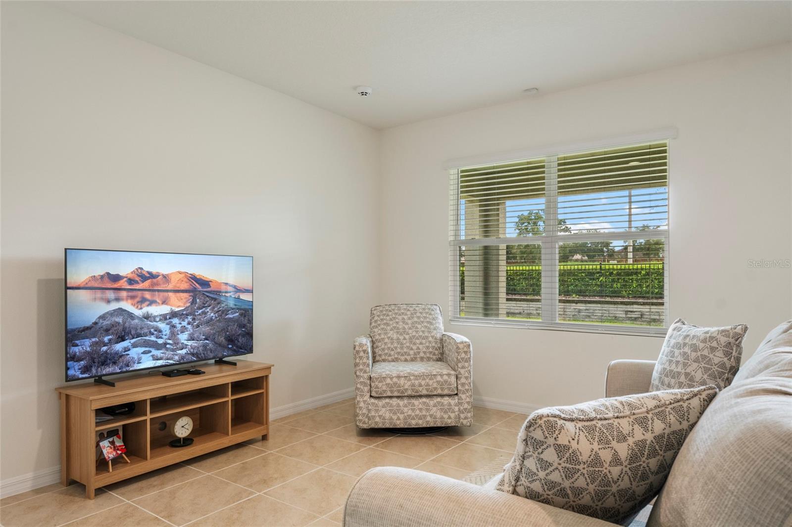3669 RORY OAK CIR
