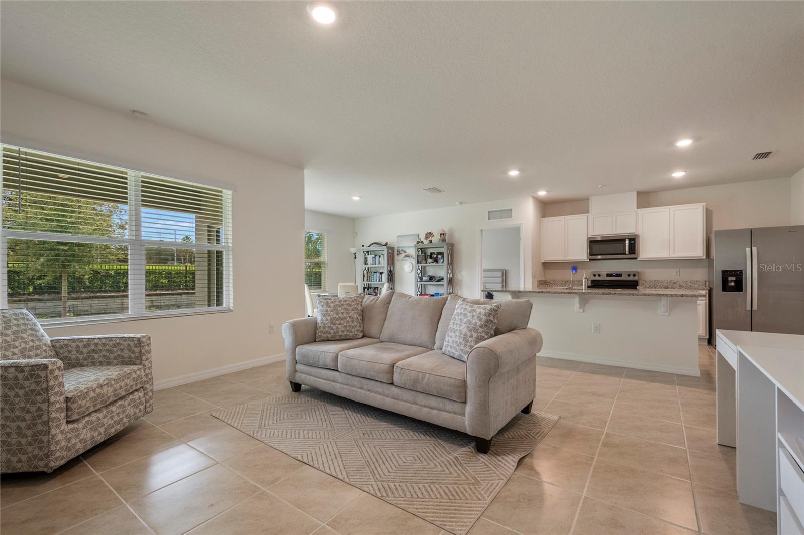 3669 RORY OAK CIR