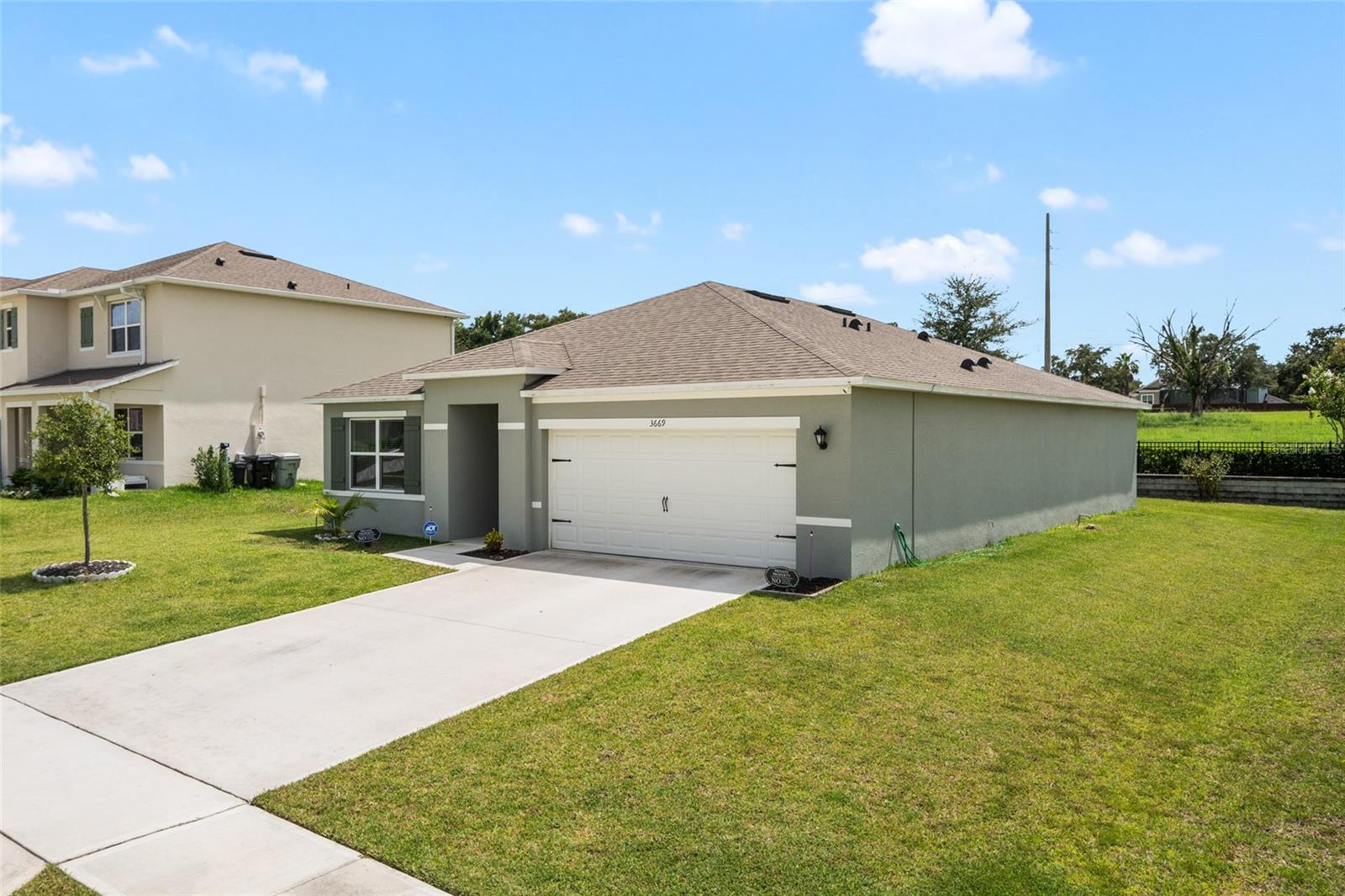3669 RORY OAK CIR